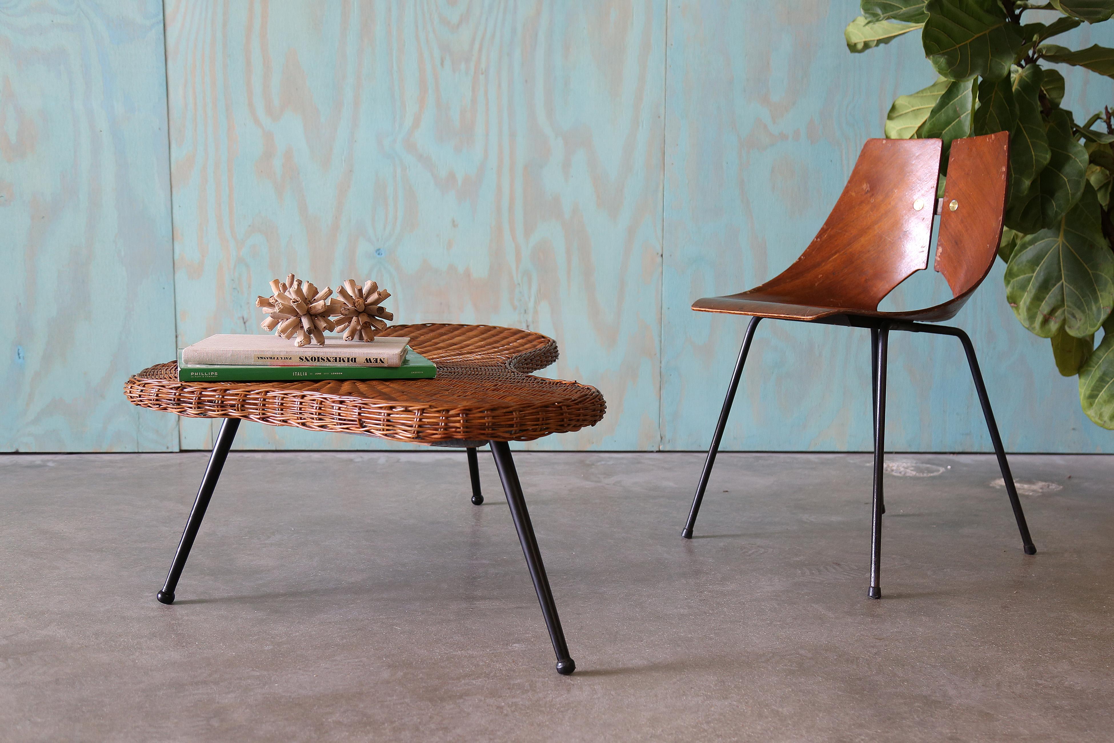 1970 Table basse Amoeba en osier sur pieds en fer French Design, Gibbings, Perriand en vente 5