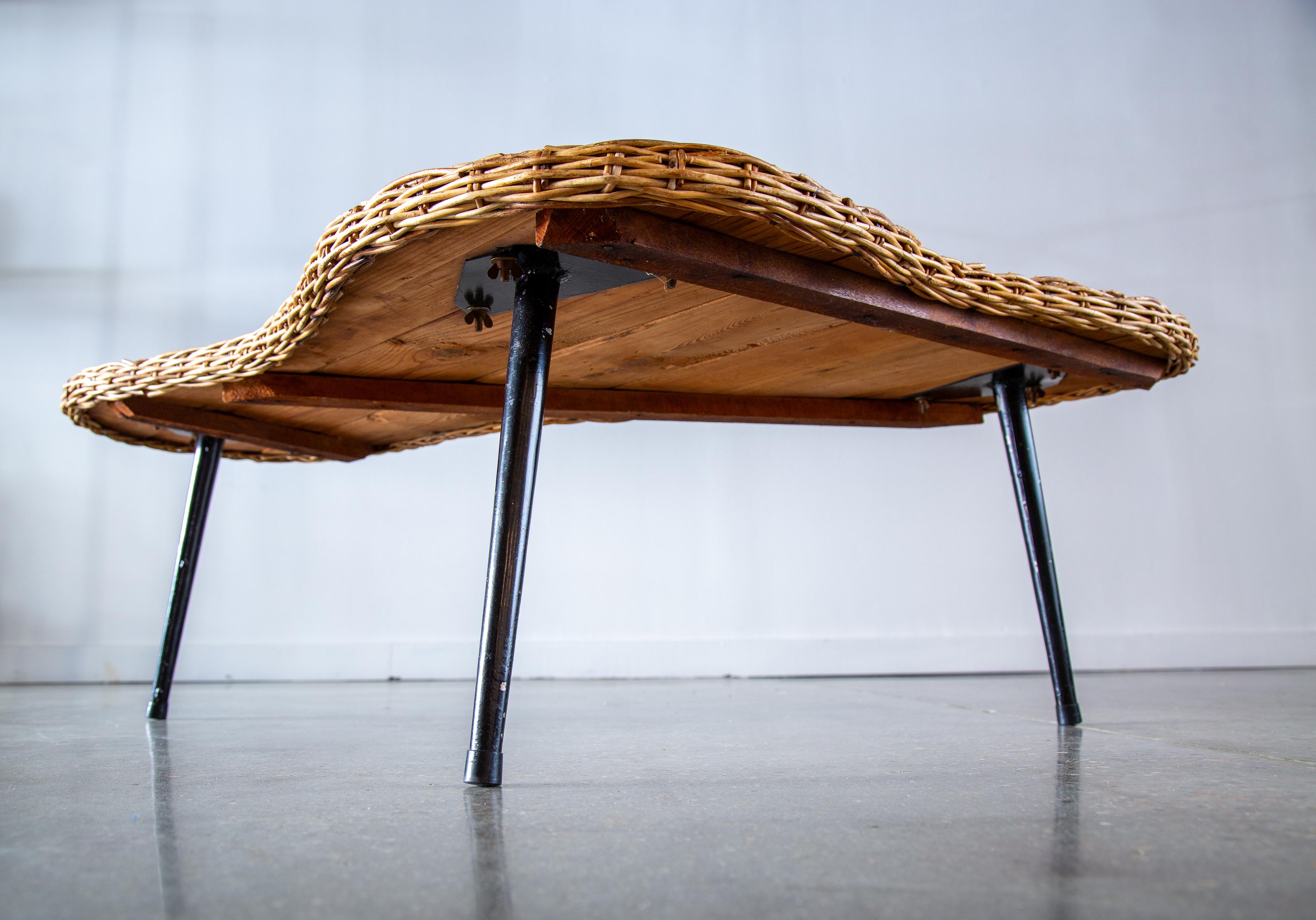 1970s Wicker Amoeba Coffee table on iron legs French Design, Gibbings, Perriand For Sale 2