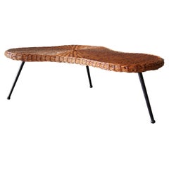 1970 Table basse Amoeba en osier sur pieds en fer French Design, Gibbings, Perriand