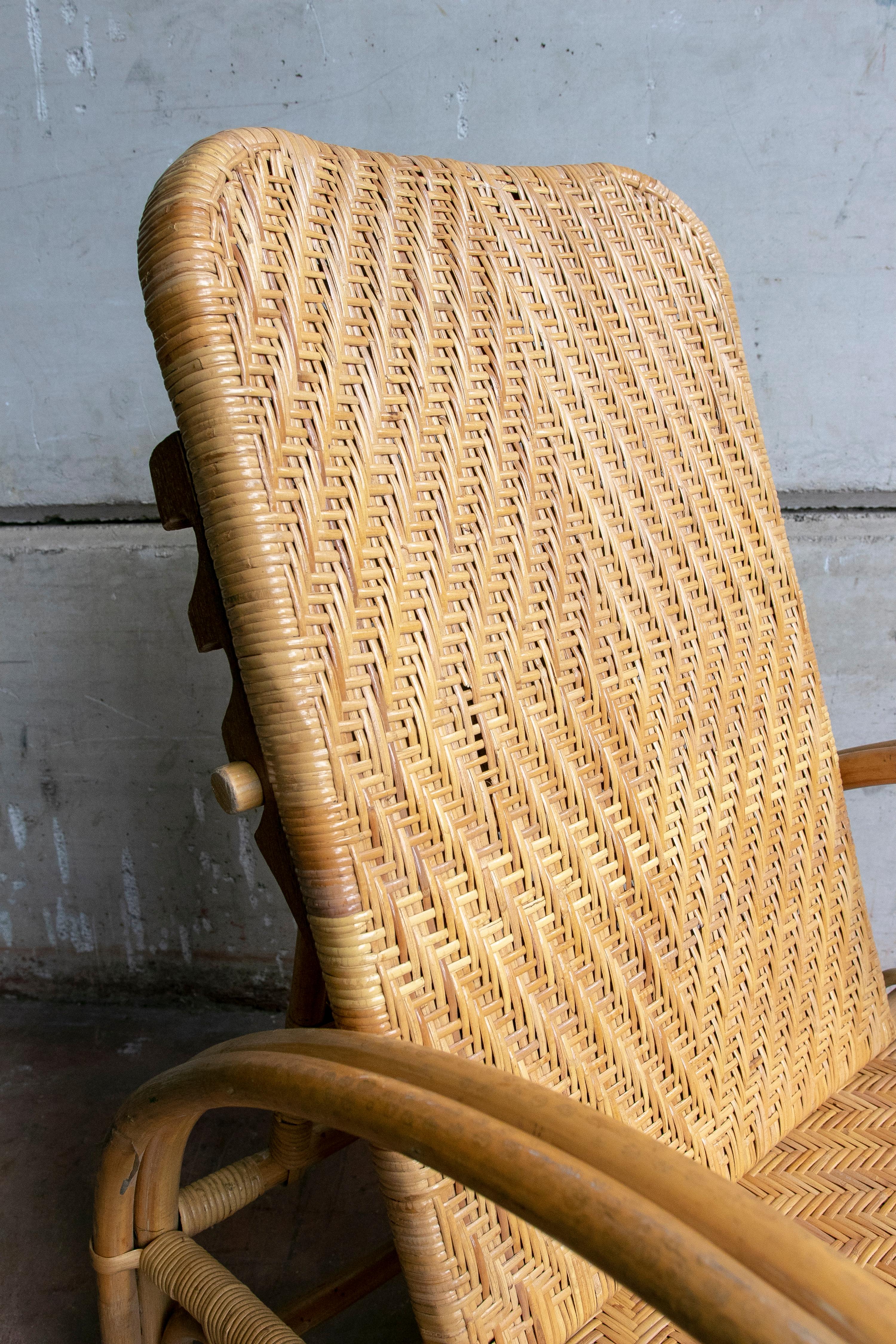 1970s Wicker and Bamboo Armchair with Adjustable Backrest and Footrest For Sale 5