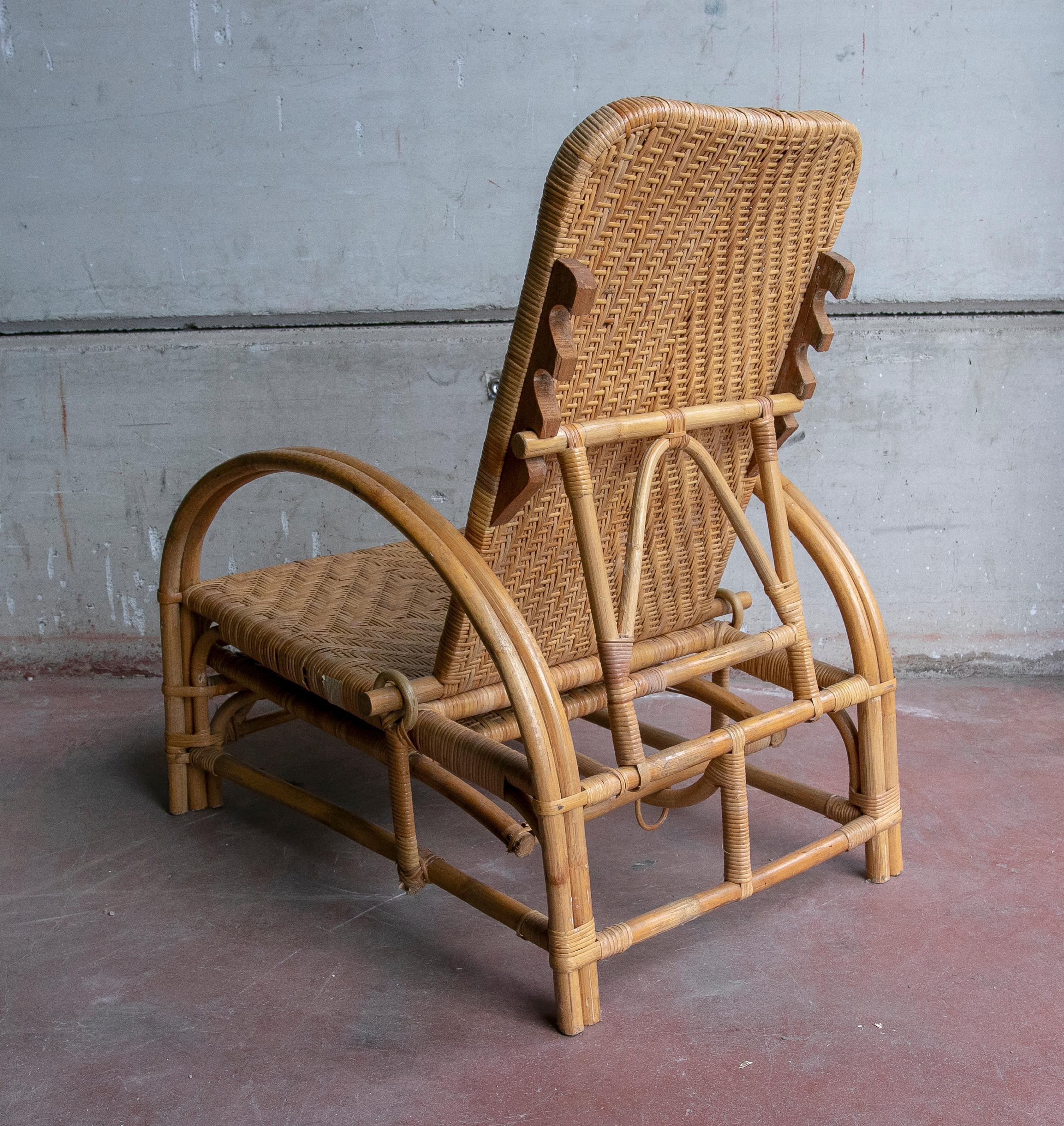 20th Century 1970s Wicker and Bamboo Armchair with Adjustable Backrest and Footrest For Sale