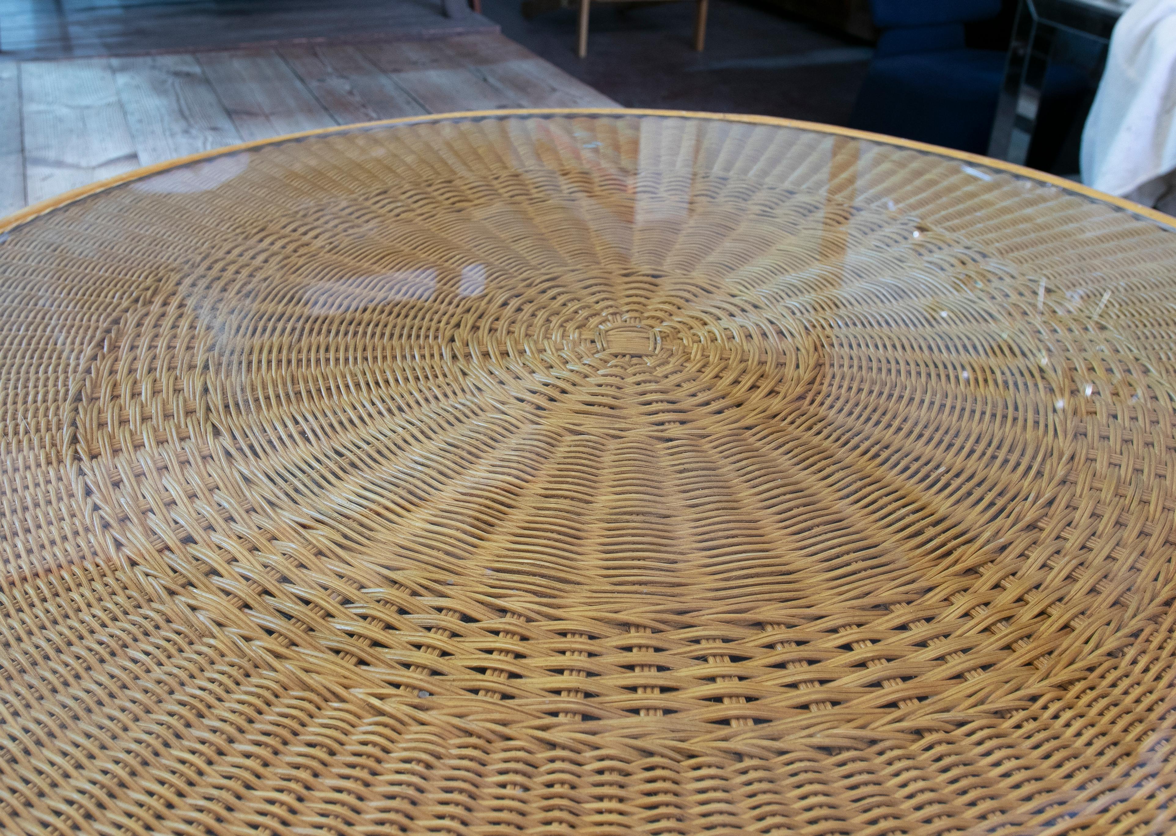 1970s Wicker and Bamboo Round Table In Good Condition For Sale In Marbella, ES