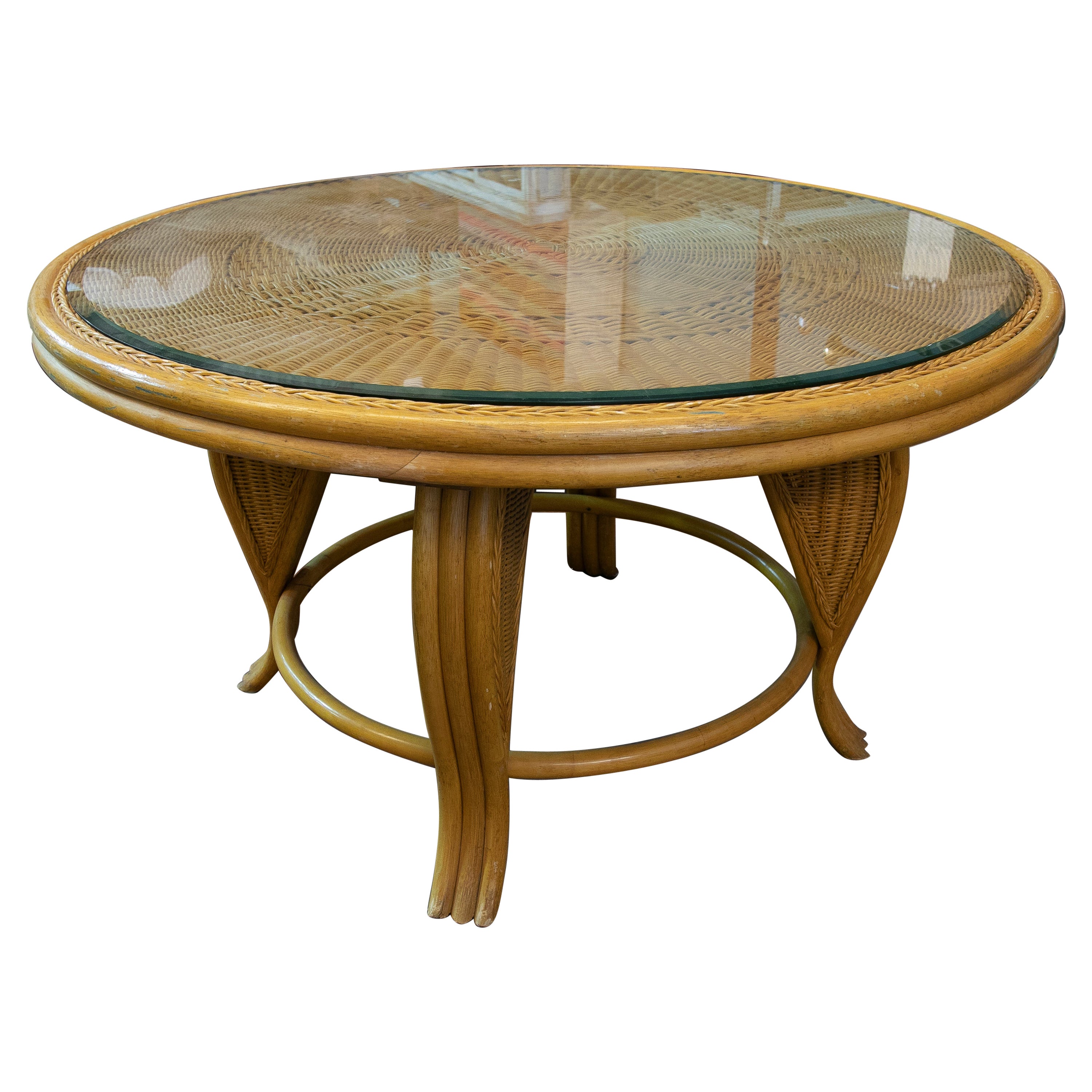 Table ronde en osier et bambou des années 1970