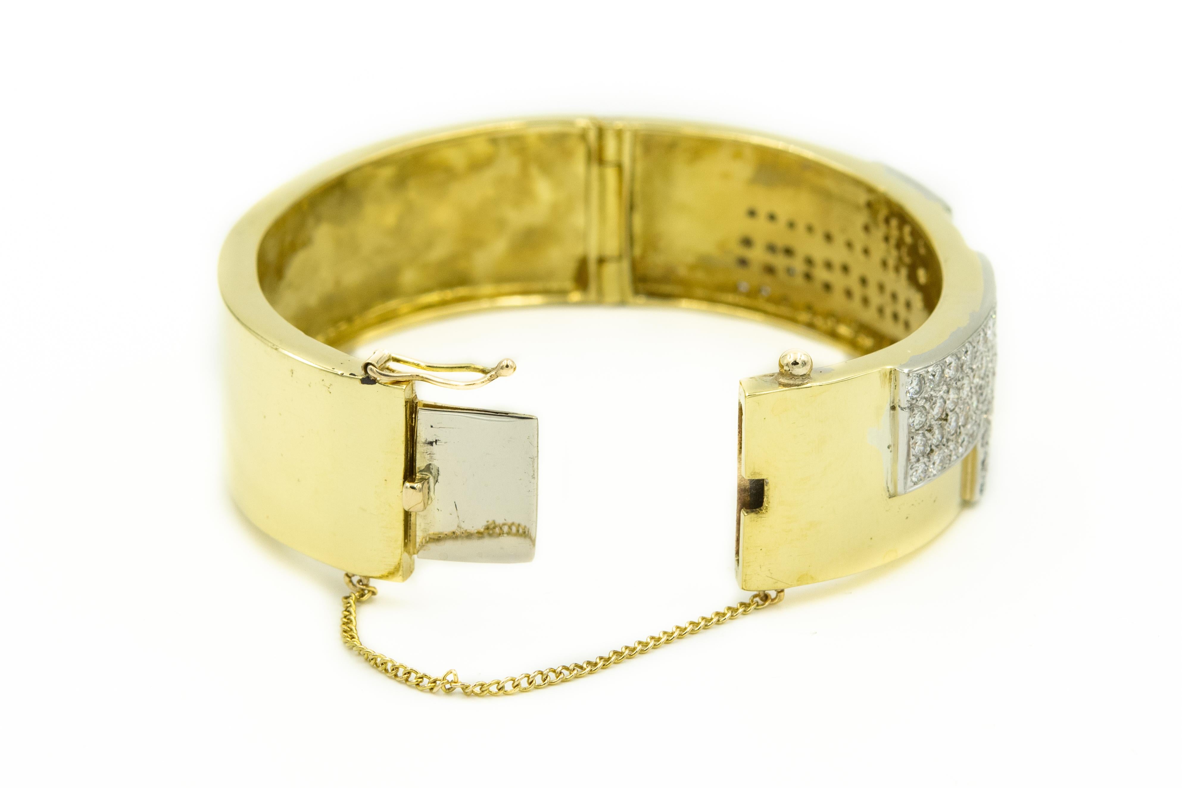 1970s Wide Geometric Pave Diamond 18 Karat Yellow Gold Bangle Bracelet For Sale 1