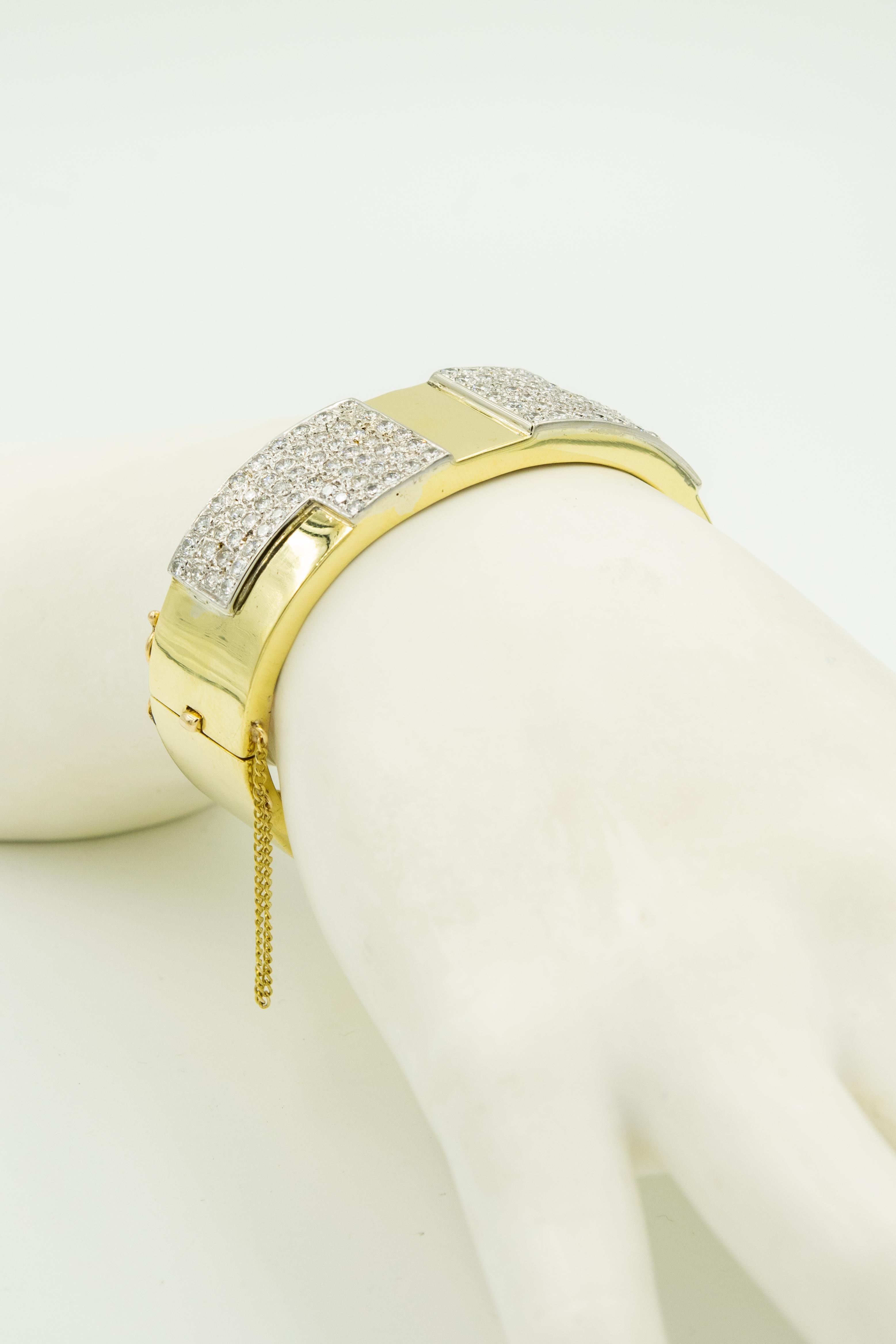 1970s Wide Geometric Pave Diamond 18 Karat Yellow Gold Bangle Bracelet For Sale 2