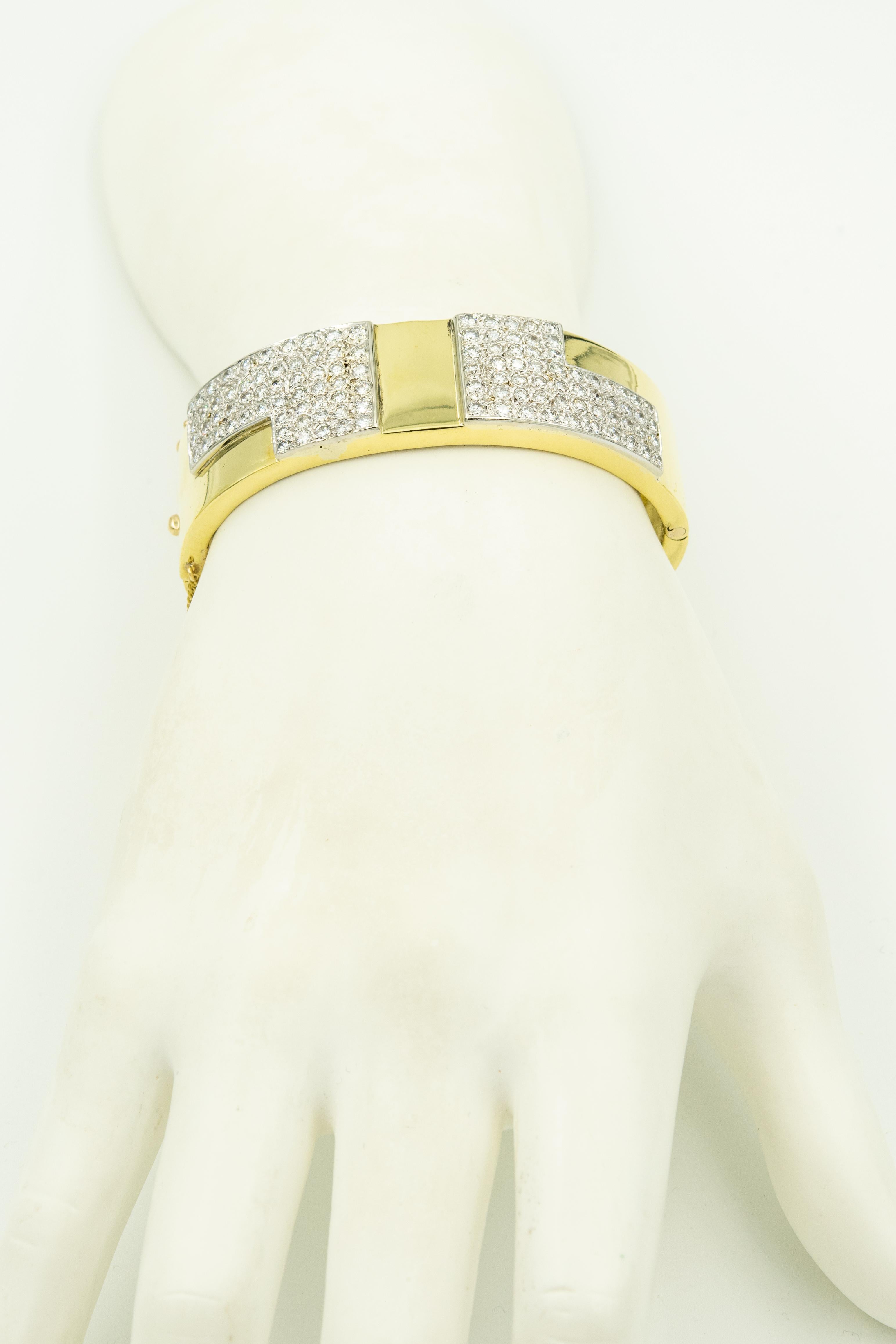 1970s Wide Geometric Pave Diamond 18 Karat Yellow Gold Bangle Bracelet For Sale 3