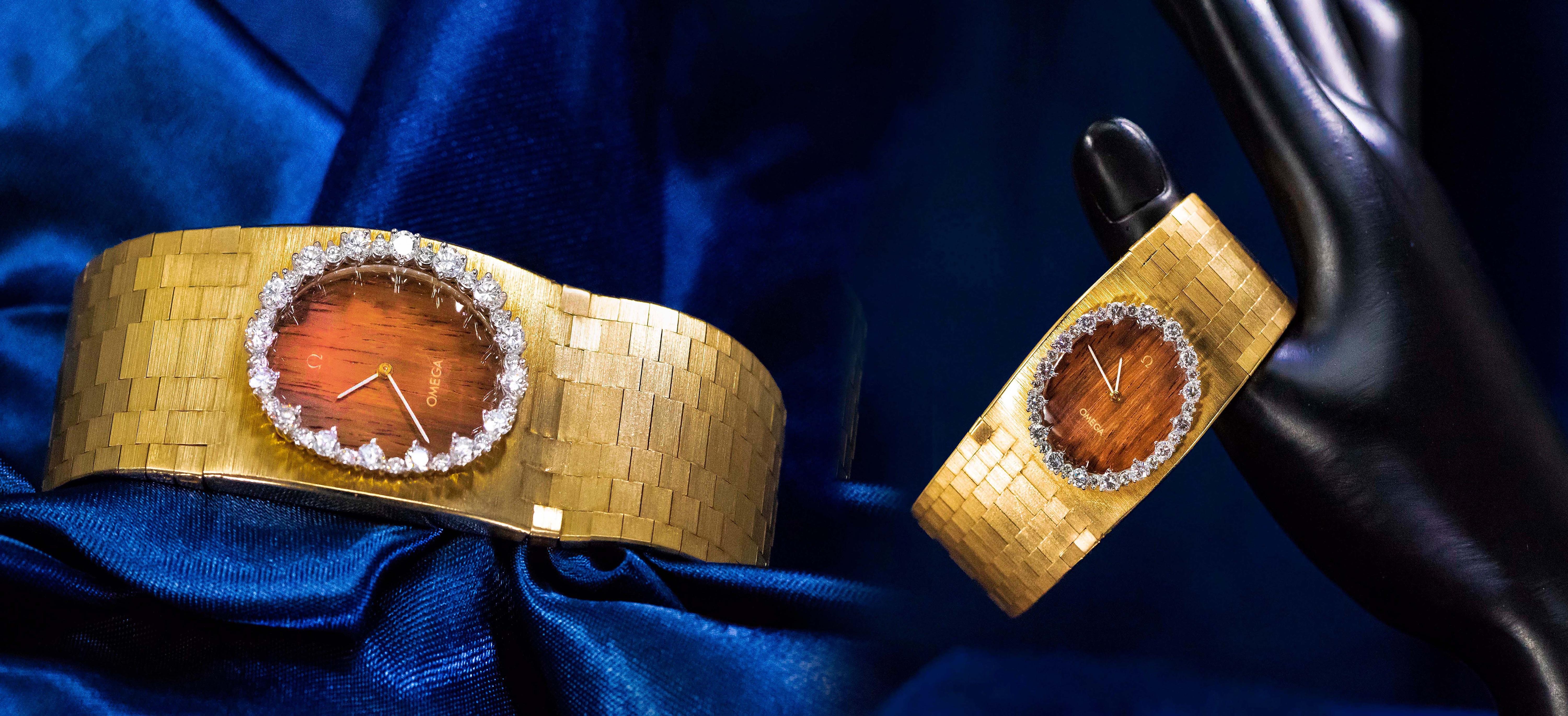 Women's or Men's 1970s Wide Omega Diamond Teak Wood Dial 18 Karat Yellow Gold Bangle Cuff Watch For Sale