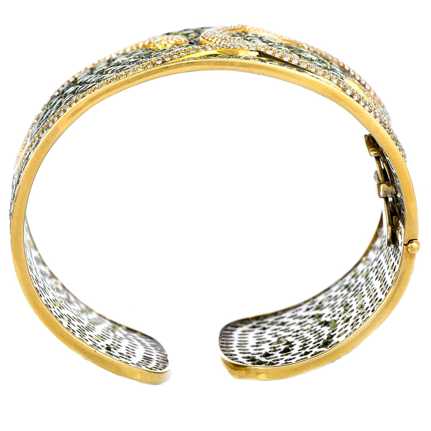 1970S  Wide Peridot Diamond 18K Gold Wide Cuff Bangle Bracelet  In Excellent Condition For Sale In Miami, FL