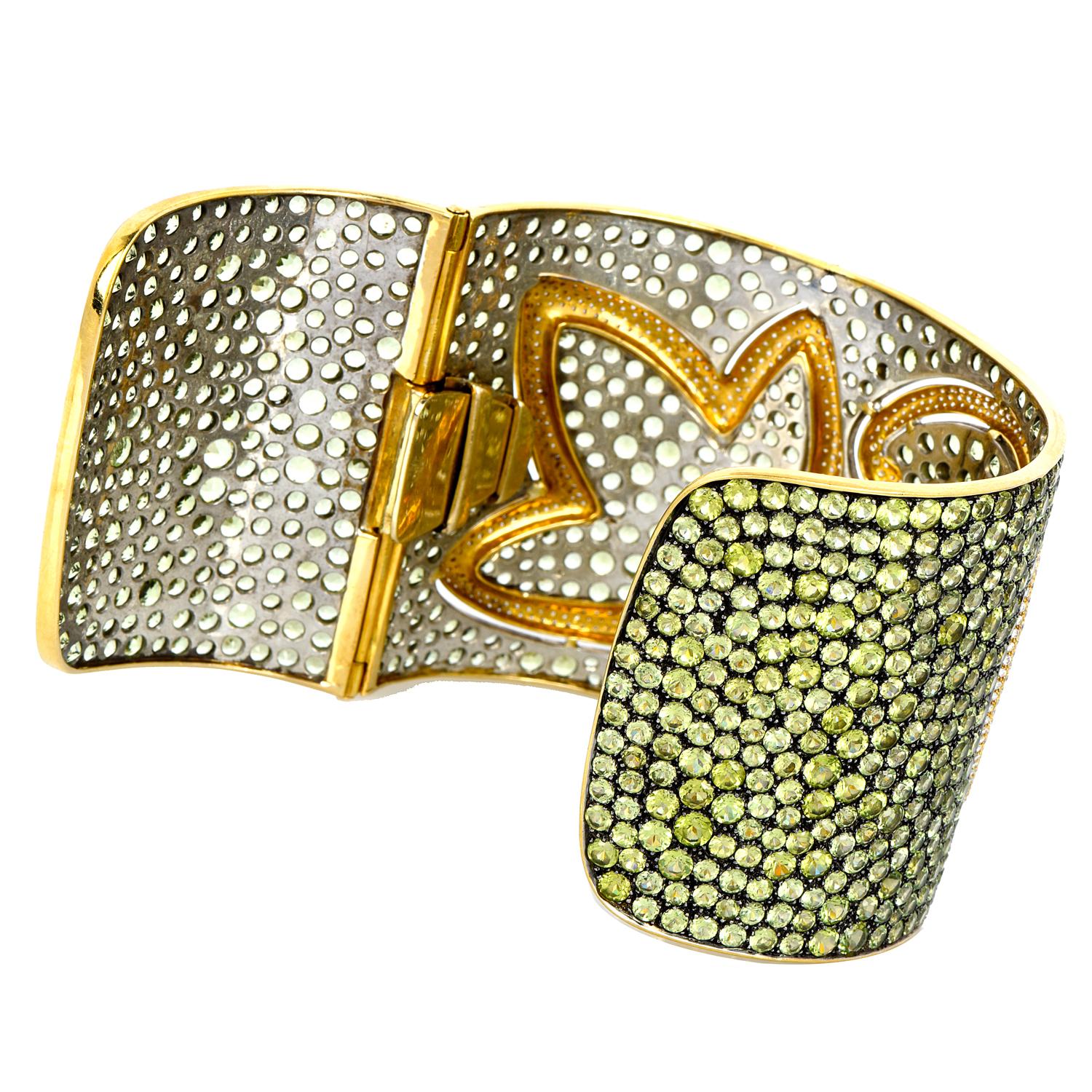 Women's or Men's 1970S  Wide Peridot Diamond 18K Gold Wide Cuff Bangle Bracelet  For Sale