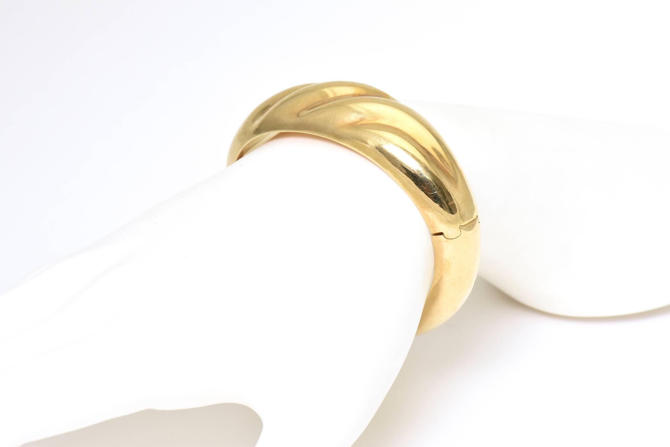 1970s Wide Yellow Gold Wave Bangle Bracelet 5