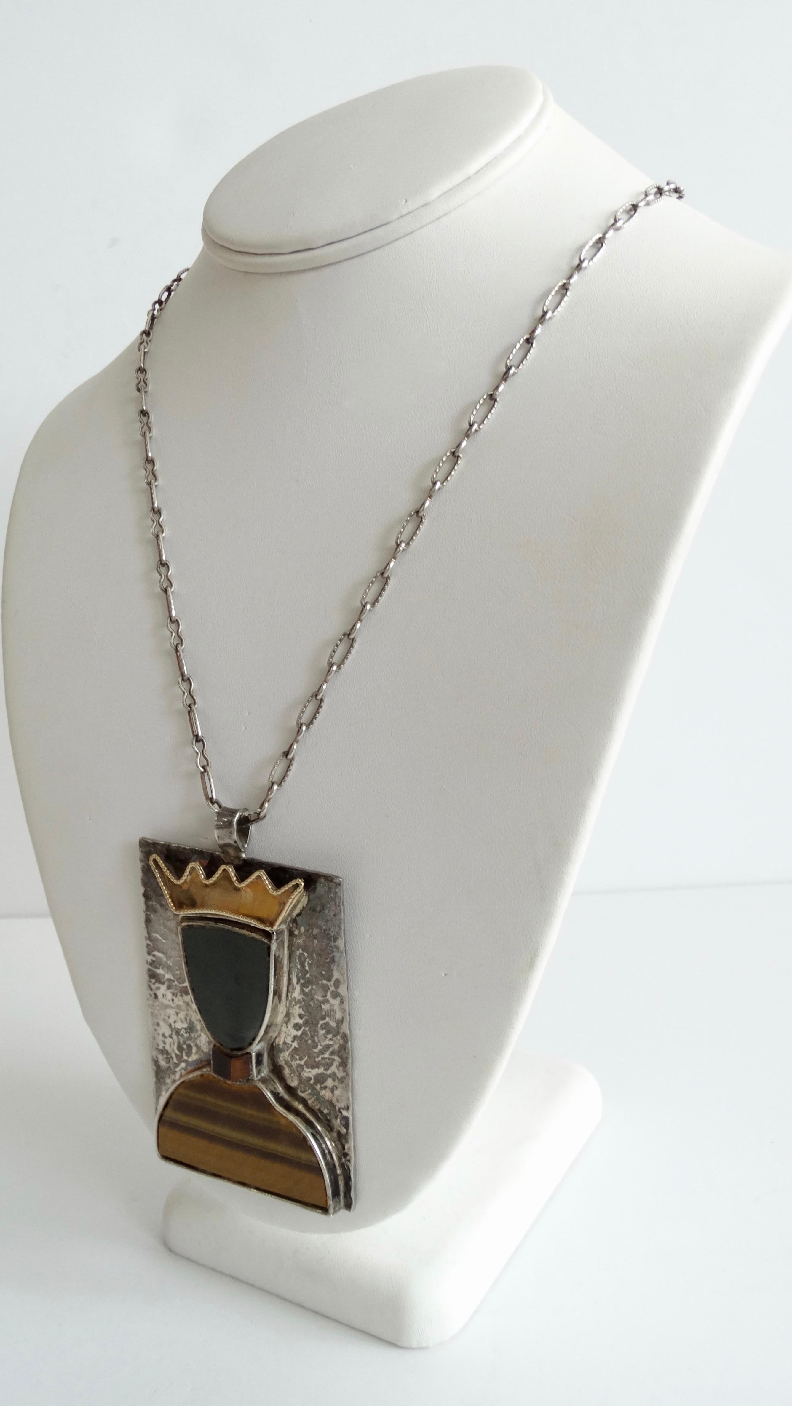 William De Lillo 1970s Queen Pendant Necklace In Good Condition For Sale In Scottsdale, AZ