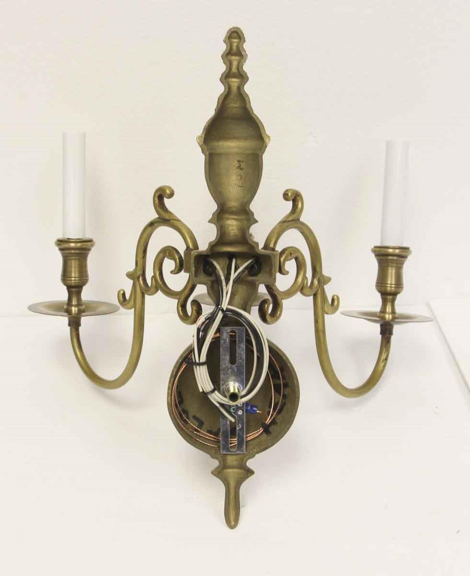 1970s Williamsburg Cast Brass Single Wall Sconce Single 3-Arms In Good Condition In New York, NY