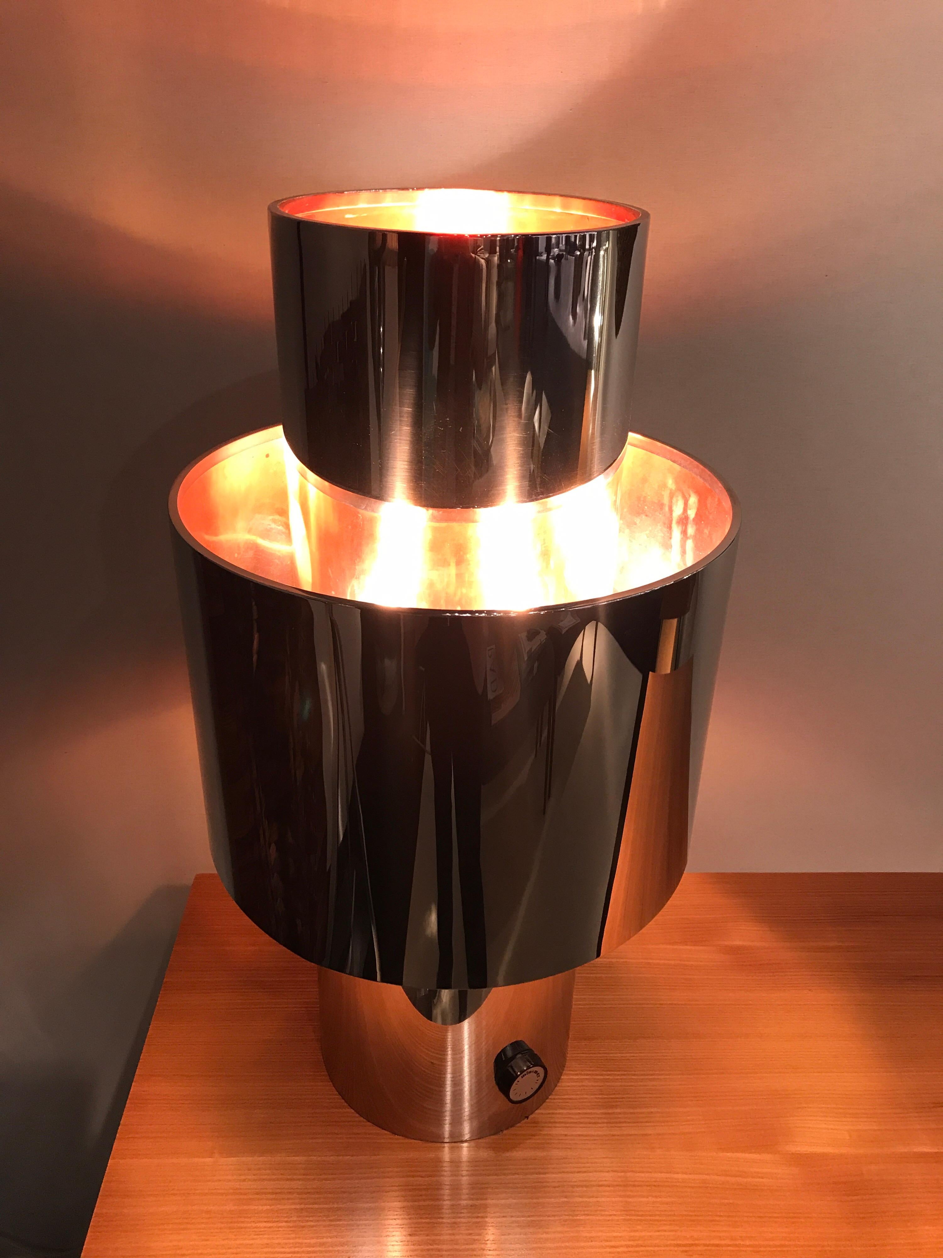 1970s chrome table lamp. Designed By Willy Rizzo
Shade interior is on cooper.
Good vintage condition 
Off/On dimes on working condition.
Lamp signed on the side.
