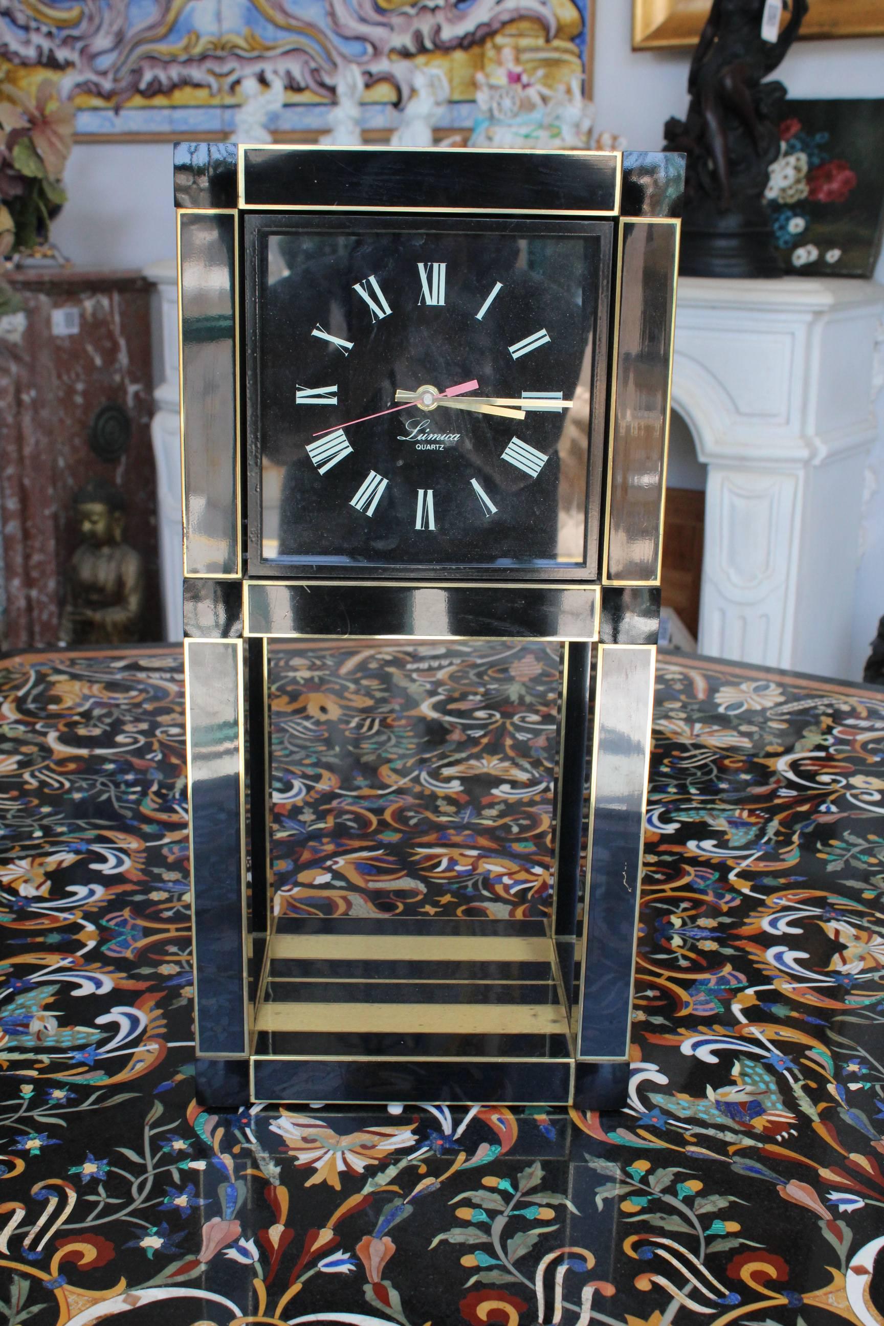 horloge de table quarz en métal laqué noir Willy Rizzo pour Lumica des années 1970.
 