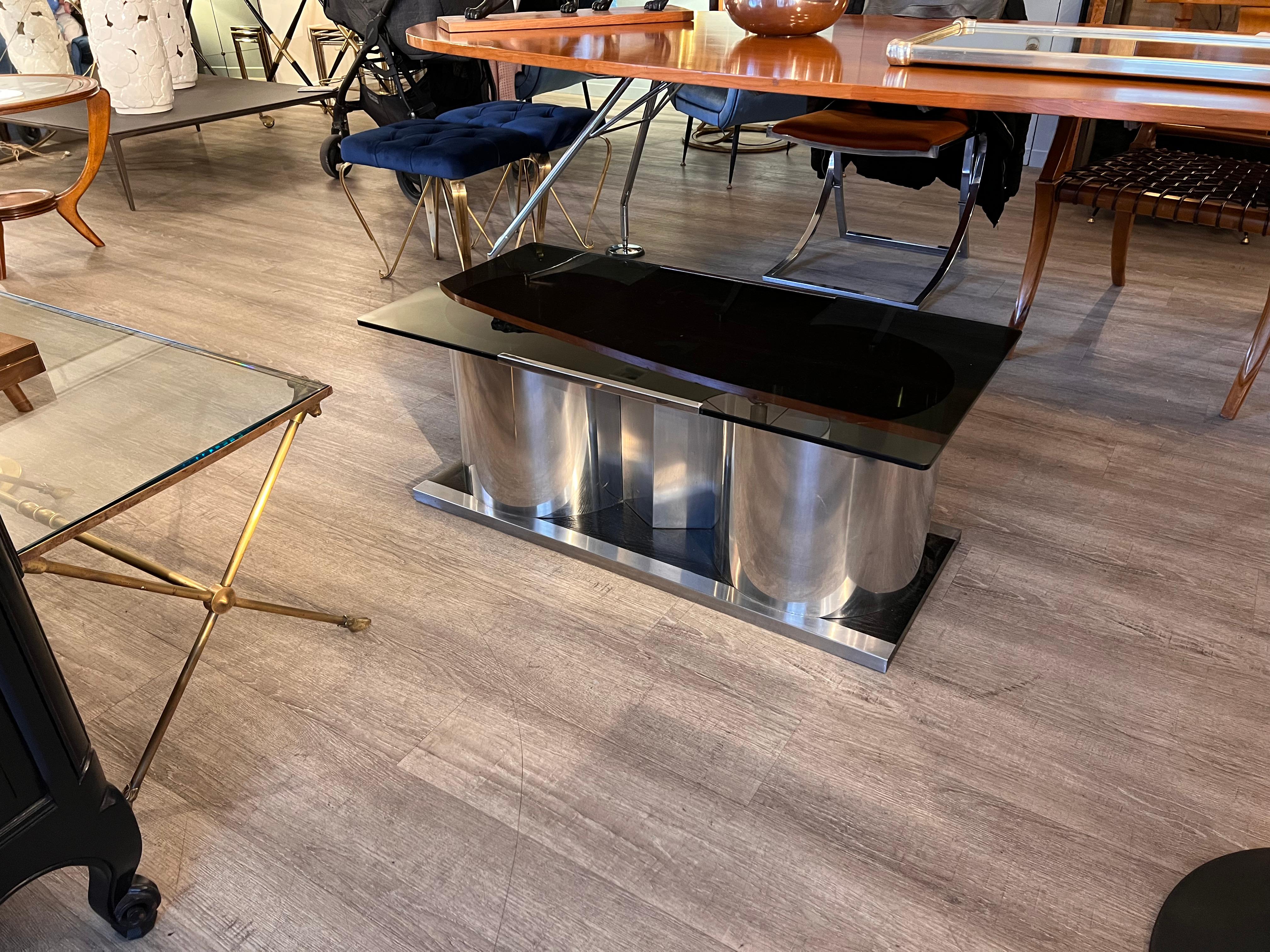 Moderne Table basse en acier et verre fumé Wily Rizzo des années 1970 avec plateau rotatif en bois noir  en vente