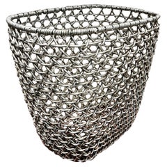 1970er Drahtkorb gewebtes Aluminium Moderner Abfallkorb Container