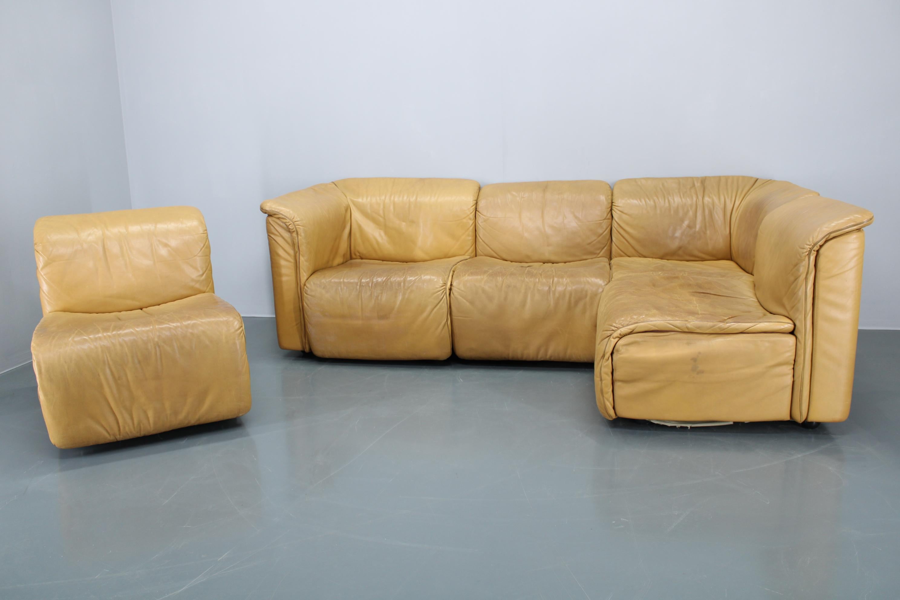 1970er Wittmann Hochbaret Leder Modular Sofa, Österreich (Moderne der Mitte des Jahrhunderts) im Angebot