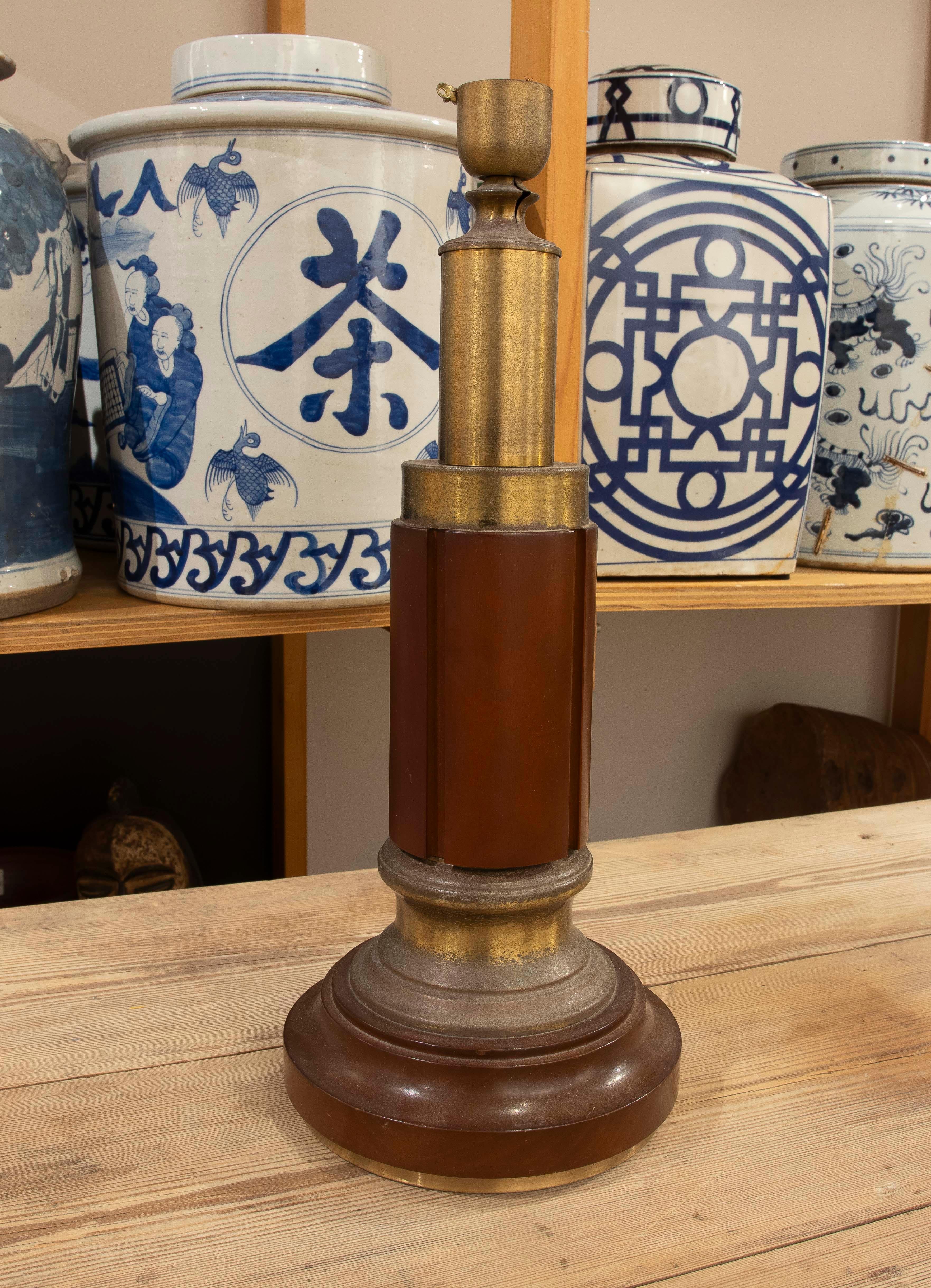 1970s Wood and Gilded Metal Lamp In Good Condition For Sale In Marbella, ES