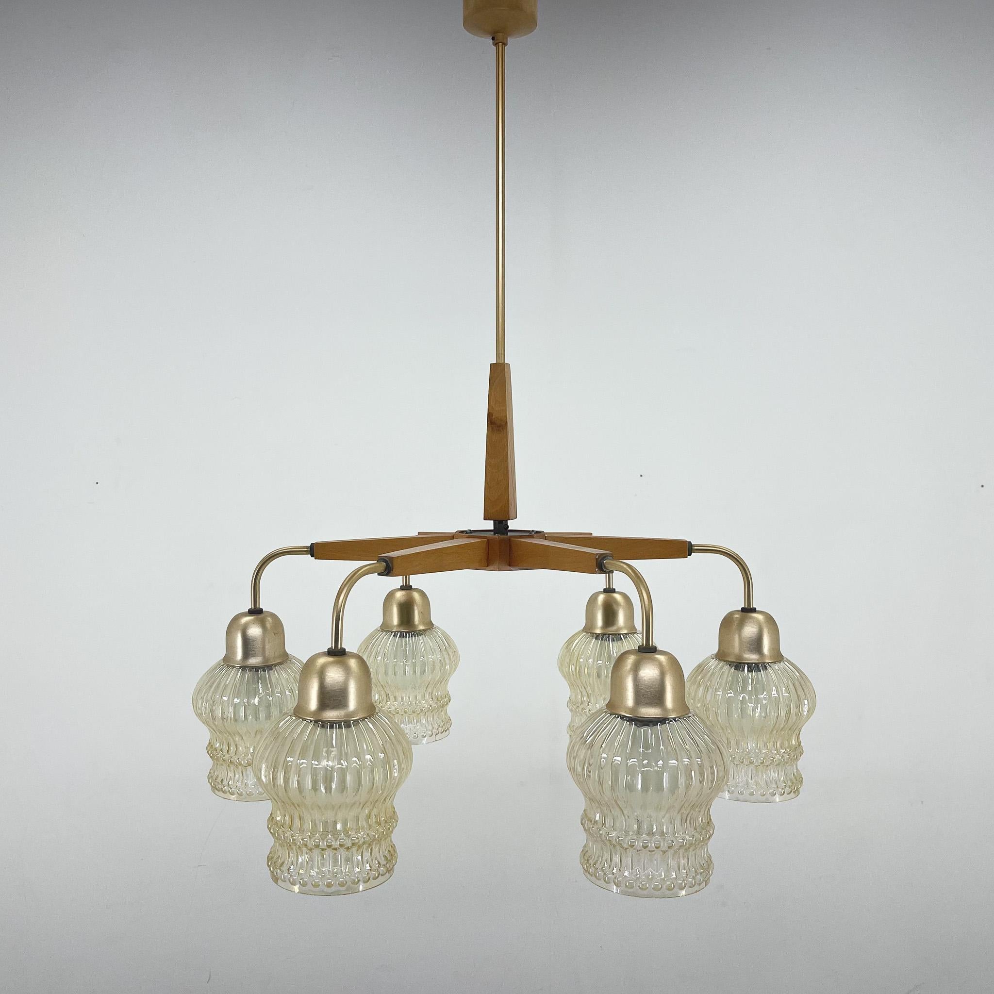 Vintage wooden, six armed chandelir. Made in former Czechoslovakia in the 1970's. Bulb: 6 x E25-E27.