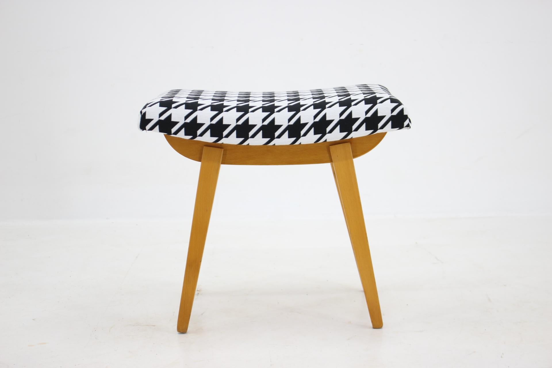 1970s Wood Stool, Czechoslovakia  In Good Condition For Sale In Praha, CZ