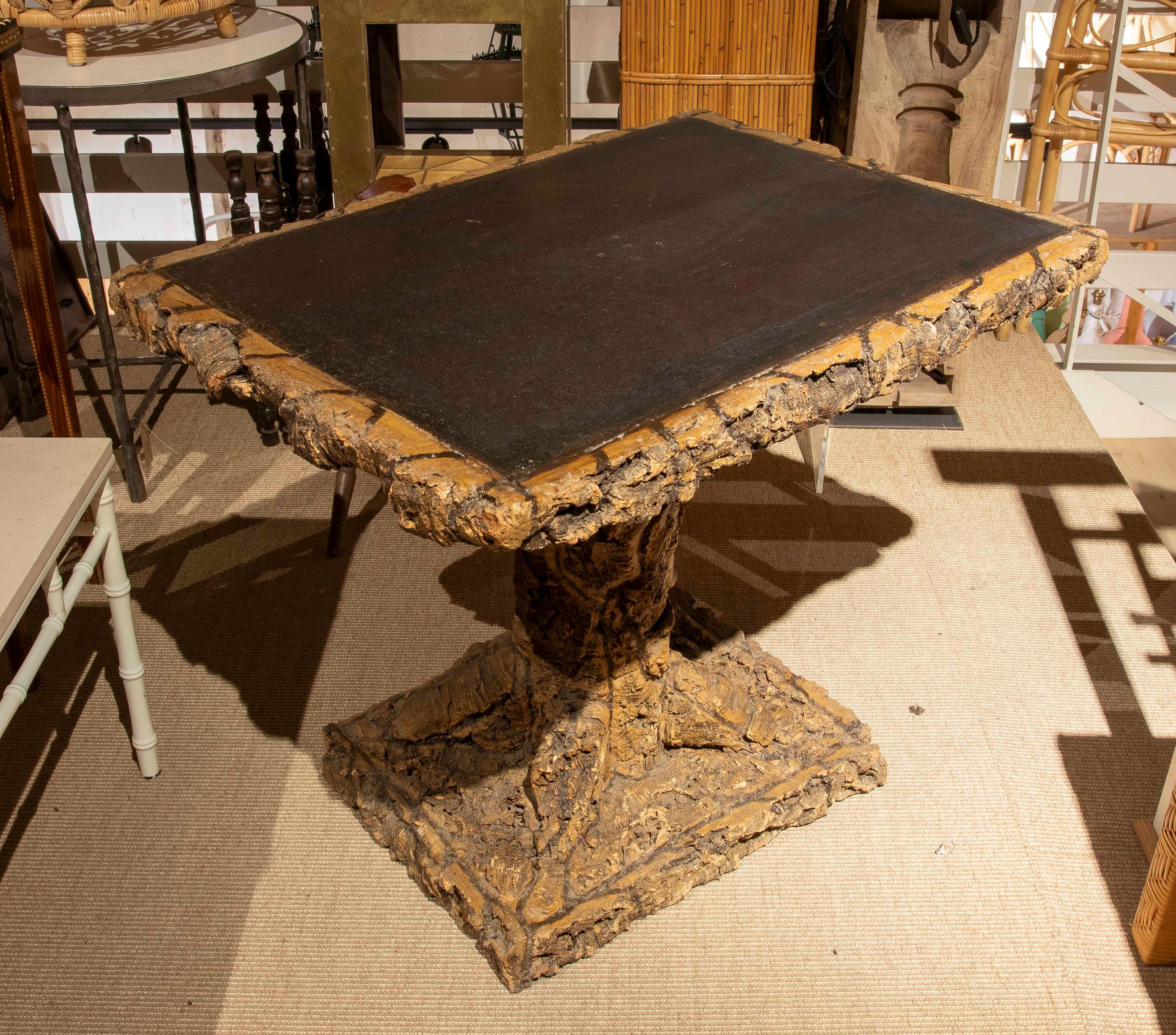 1970er Holz-Gartentisch mit Baumrindenverkleidung im Zustand „Gut“ im Angebot in Marbella, ES