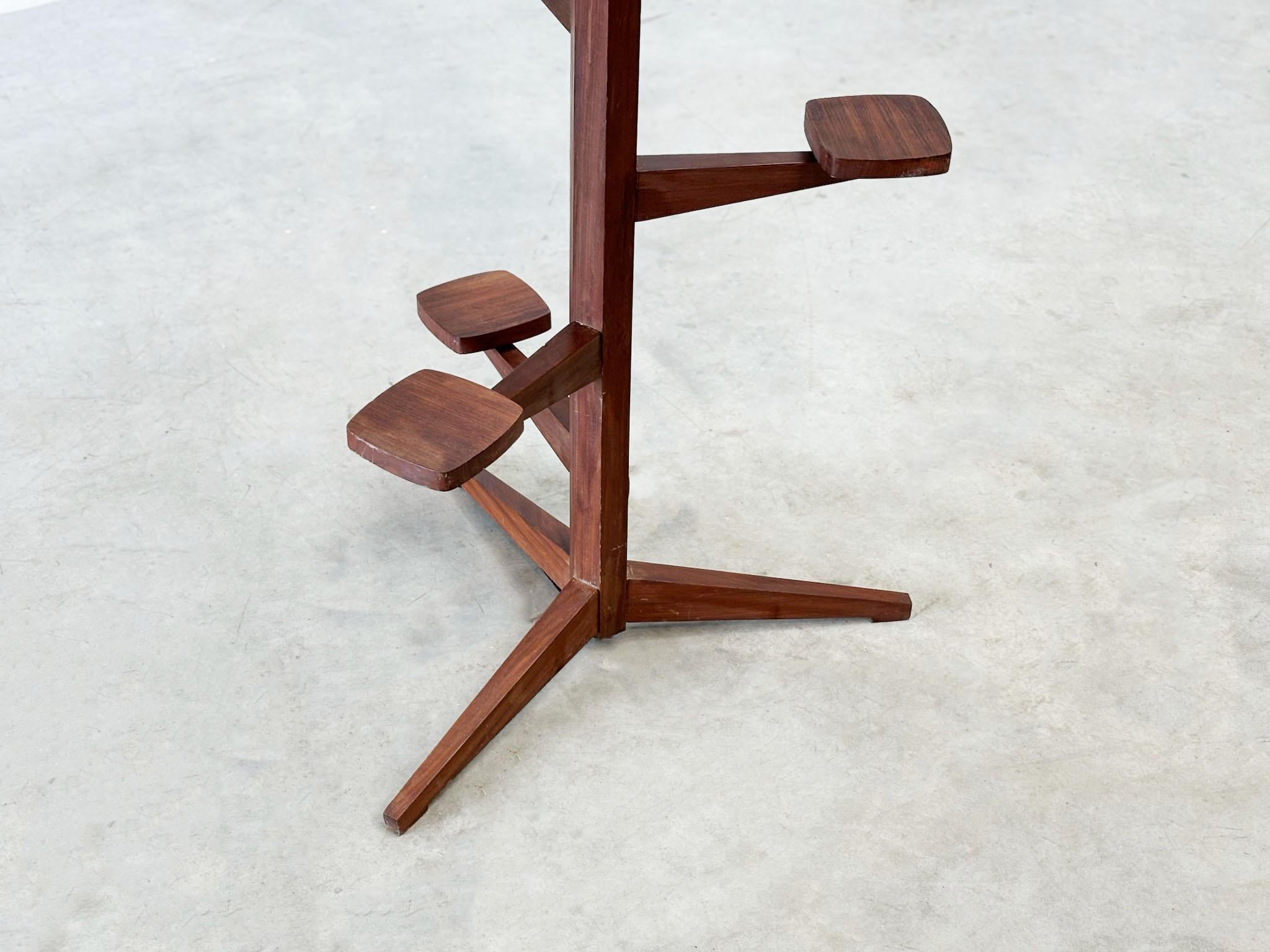 Chêne Étagère/table d'appoint italienne en bois des années 1970 en vente