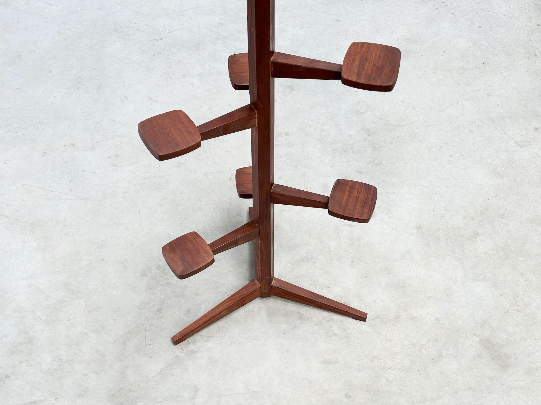 Étagère/table d'appoint italienne en bois des années 1970 en vente 2