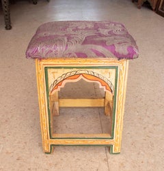 Taburete de madera de estilo morisco de los años 70 pintado a mano en tonos ocres