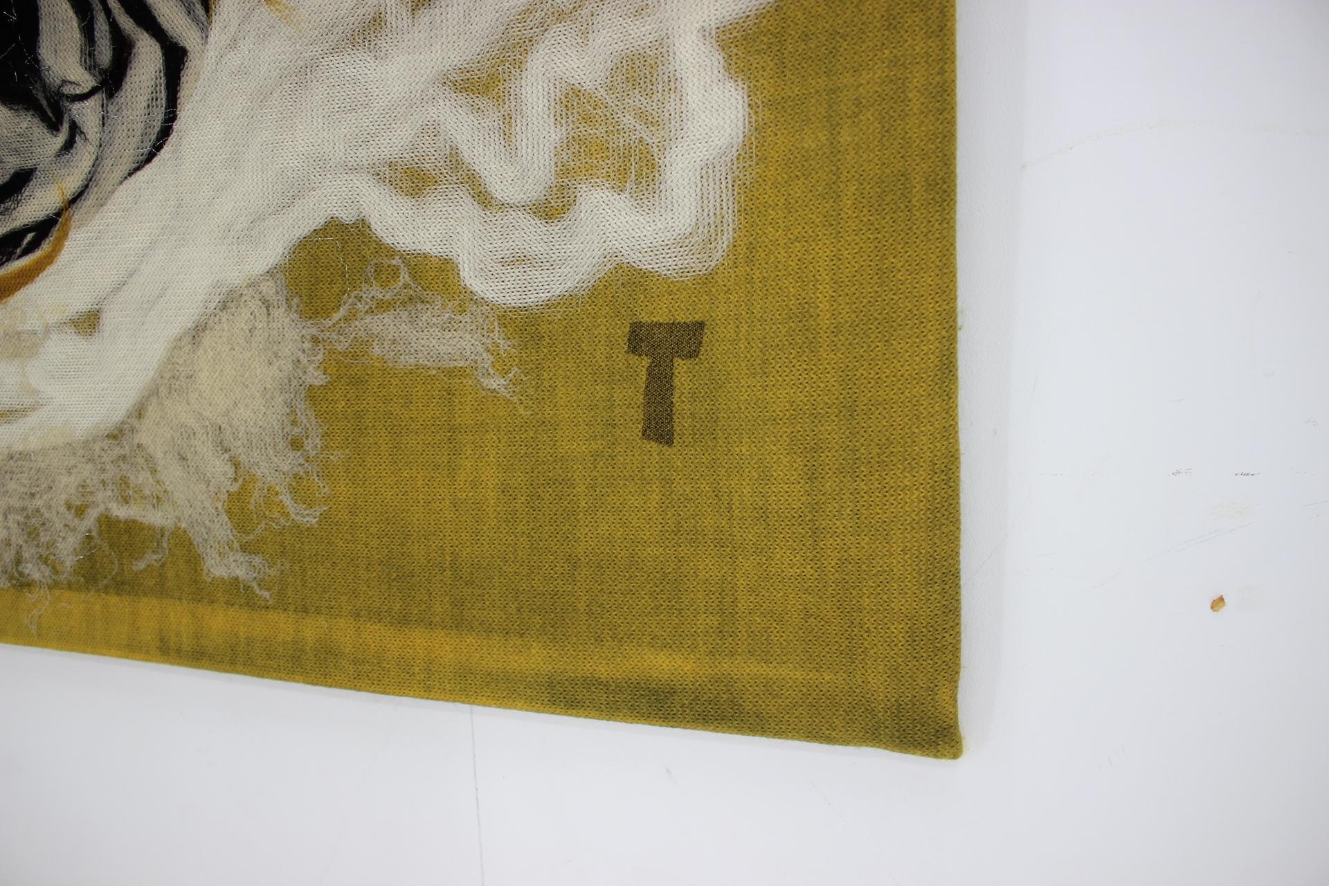 Tapiz de lana de los años 70 Art Protis, Checoslovaquia Moderno de mediados de siglo en venta