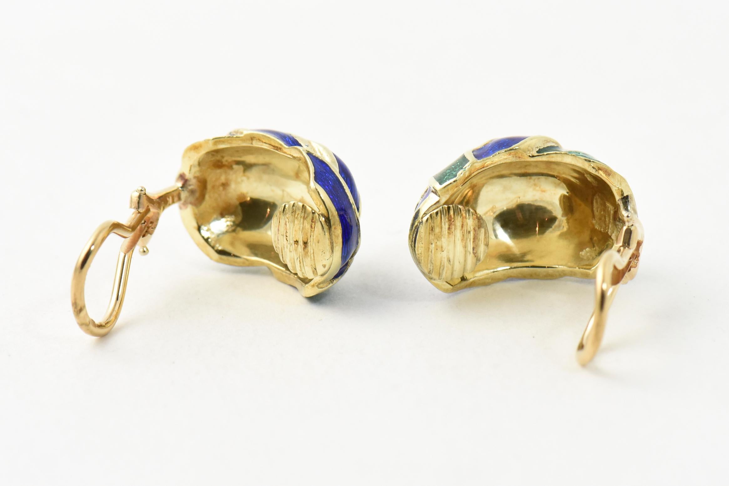 1970s Woven Green and Blue Enamel Gold Earrings In Good Condition For Sale In Miami Beach, FL