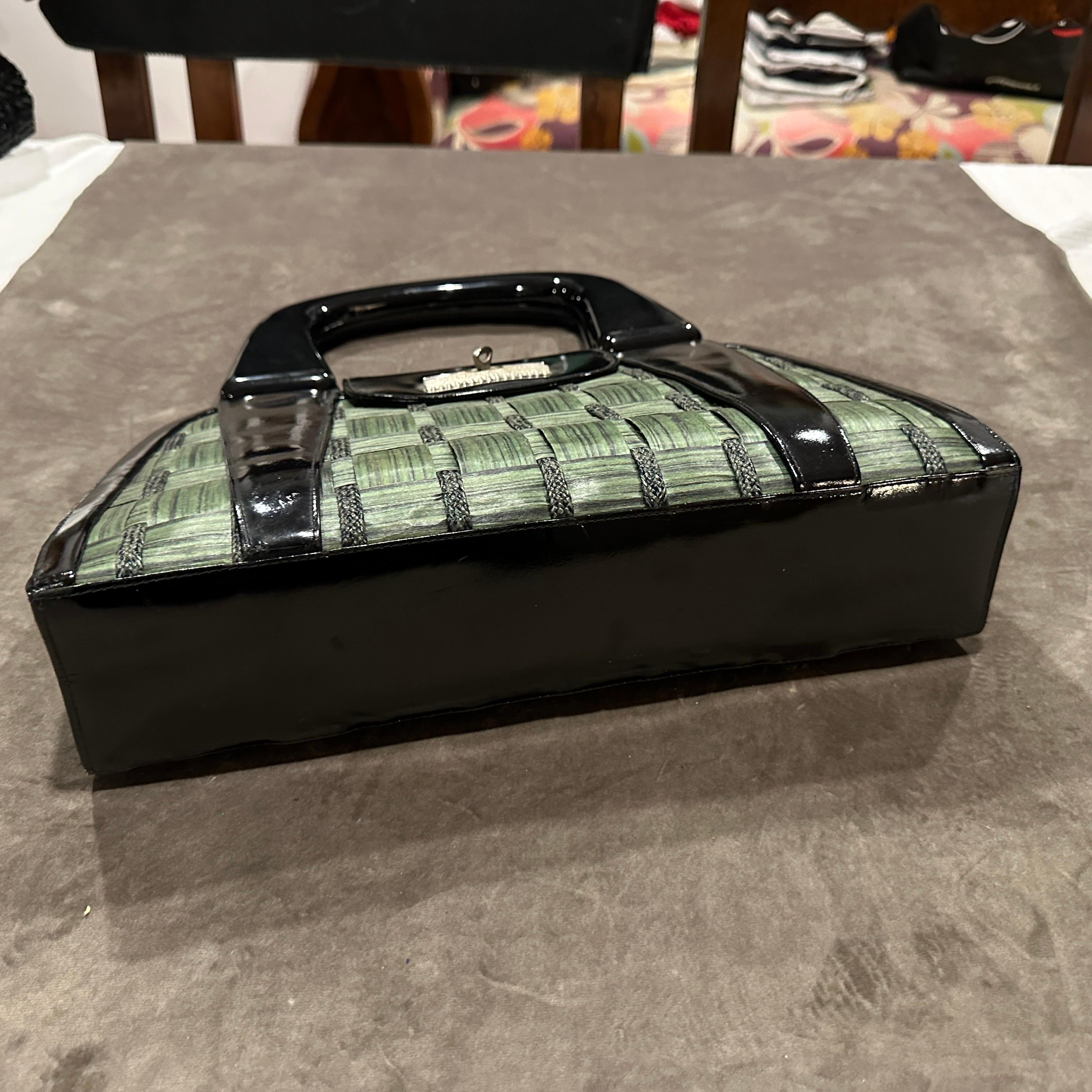 1970er Jahre Geflochtener grüner Strohhalm und schwarzes Leder Italienische Henkeltasche im Angebot 6