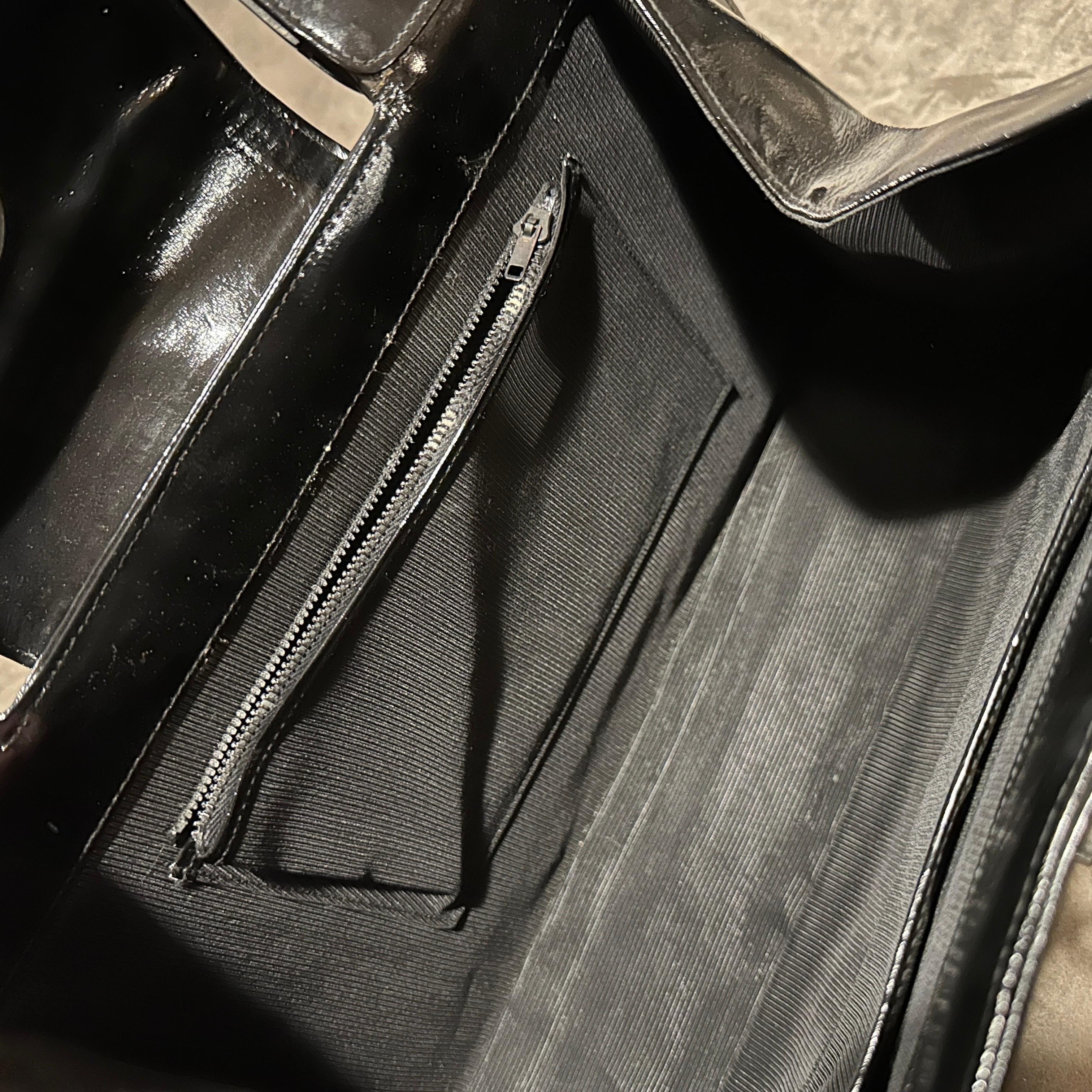 1970er Jahre Geflochtener grüner Strohhalm und schwarzes Leder Italienische Henkeltasche im Angebot 8