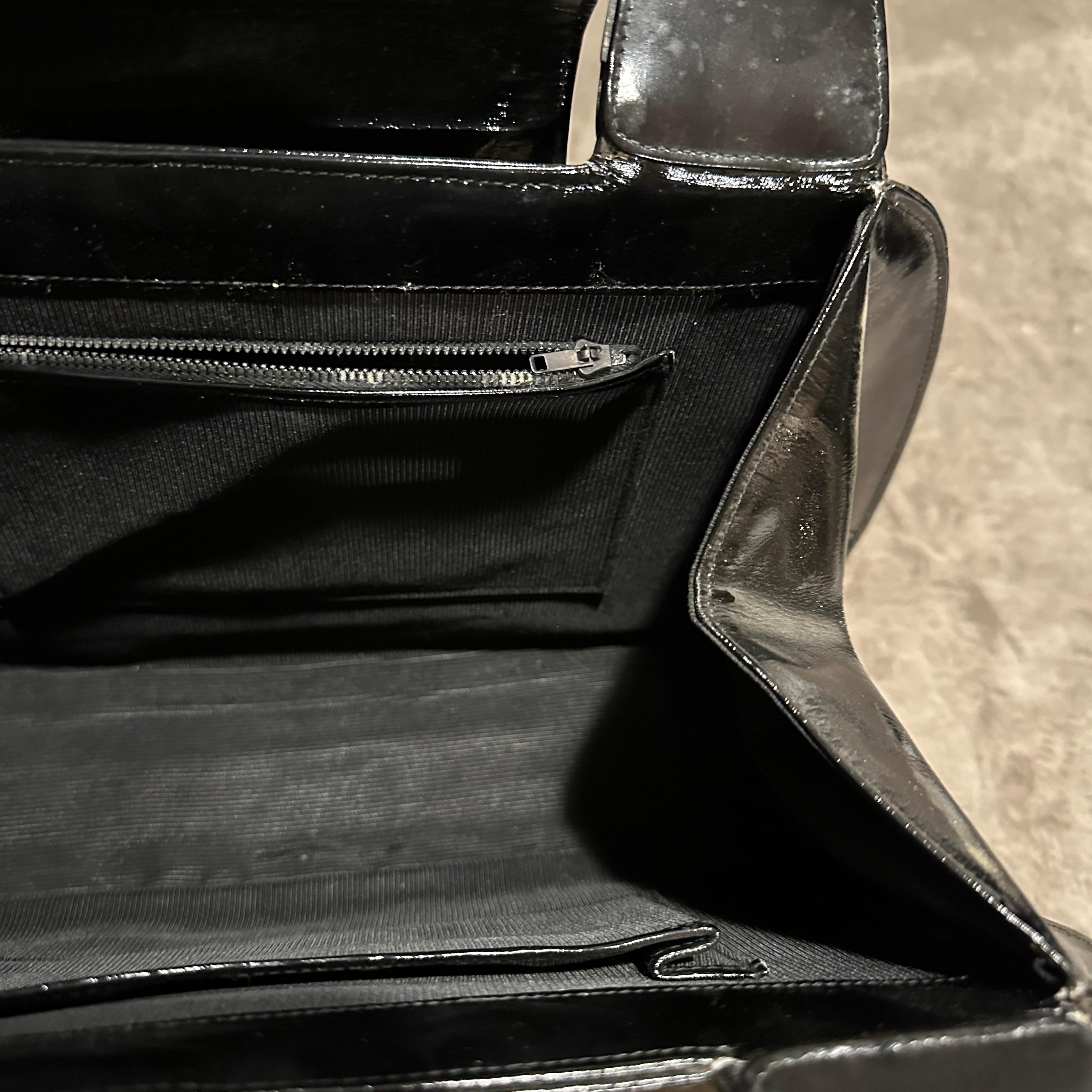 1970er Jahre Geflochtener grüner Strohhalm und schwarzes Leder Italienische Henkeltasche im Angebot 9