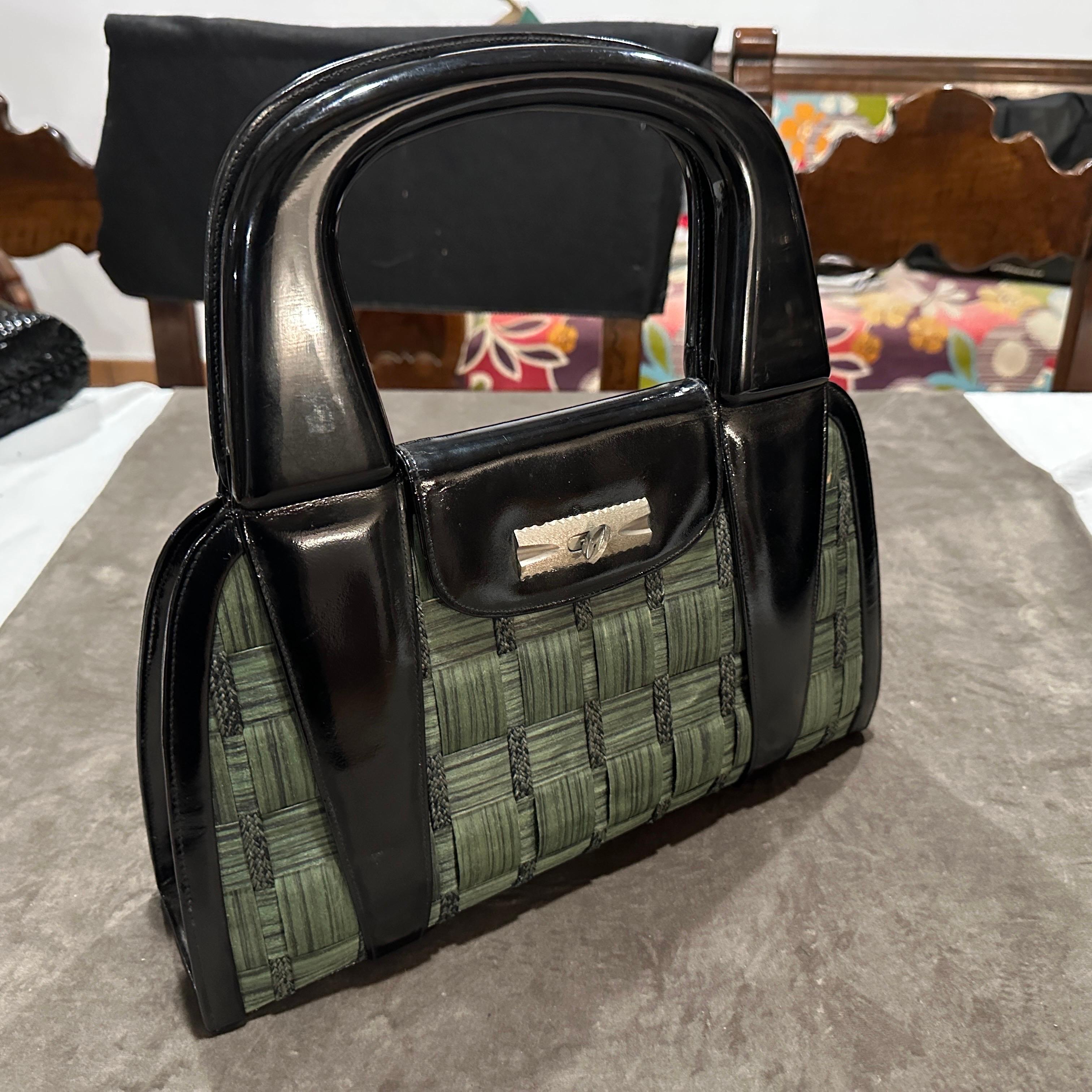 1970er Jahre Geflochtener grüner Strohhalm und schwarzes Leder Italienische Henkeltasche (Schwarz) im Angebot