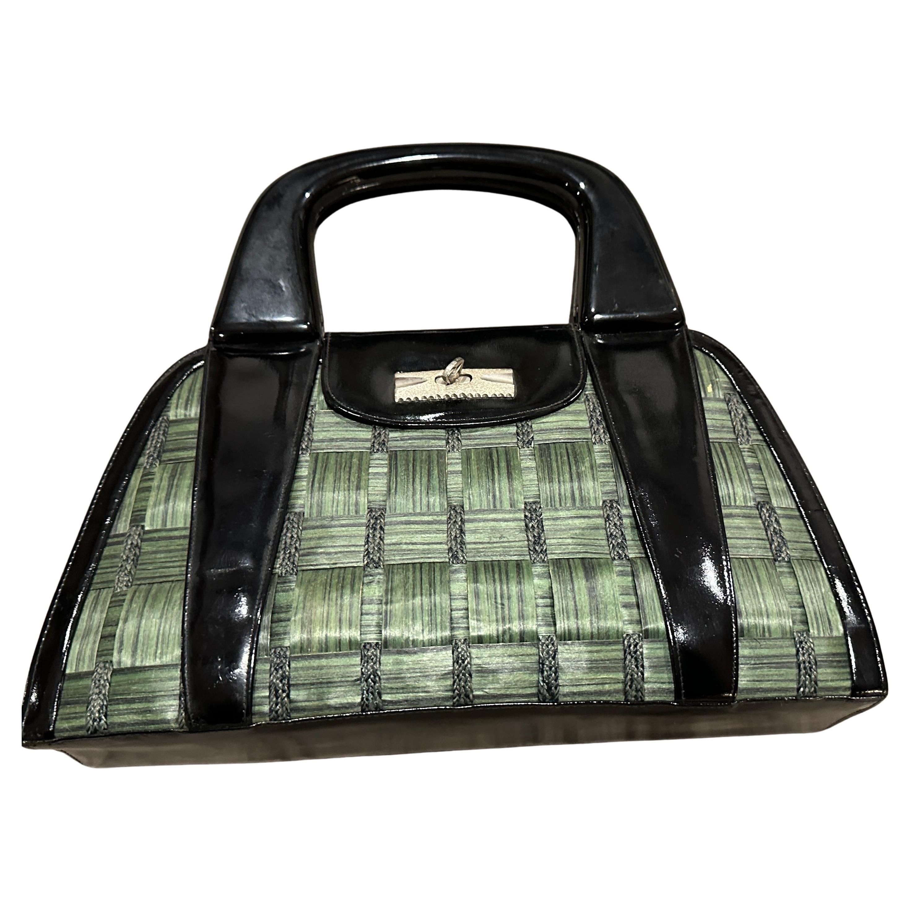 1970er Jahre Geflochtener grüner Strohhalm und schwarzes Leder Italienische Henkeltasche im Angebot