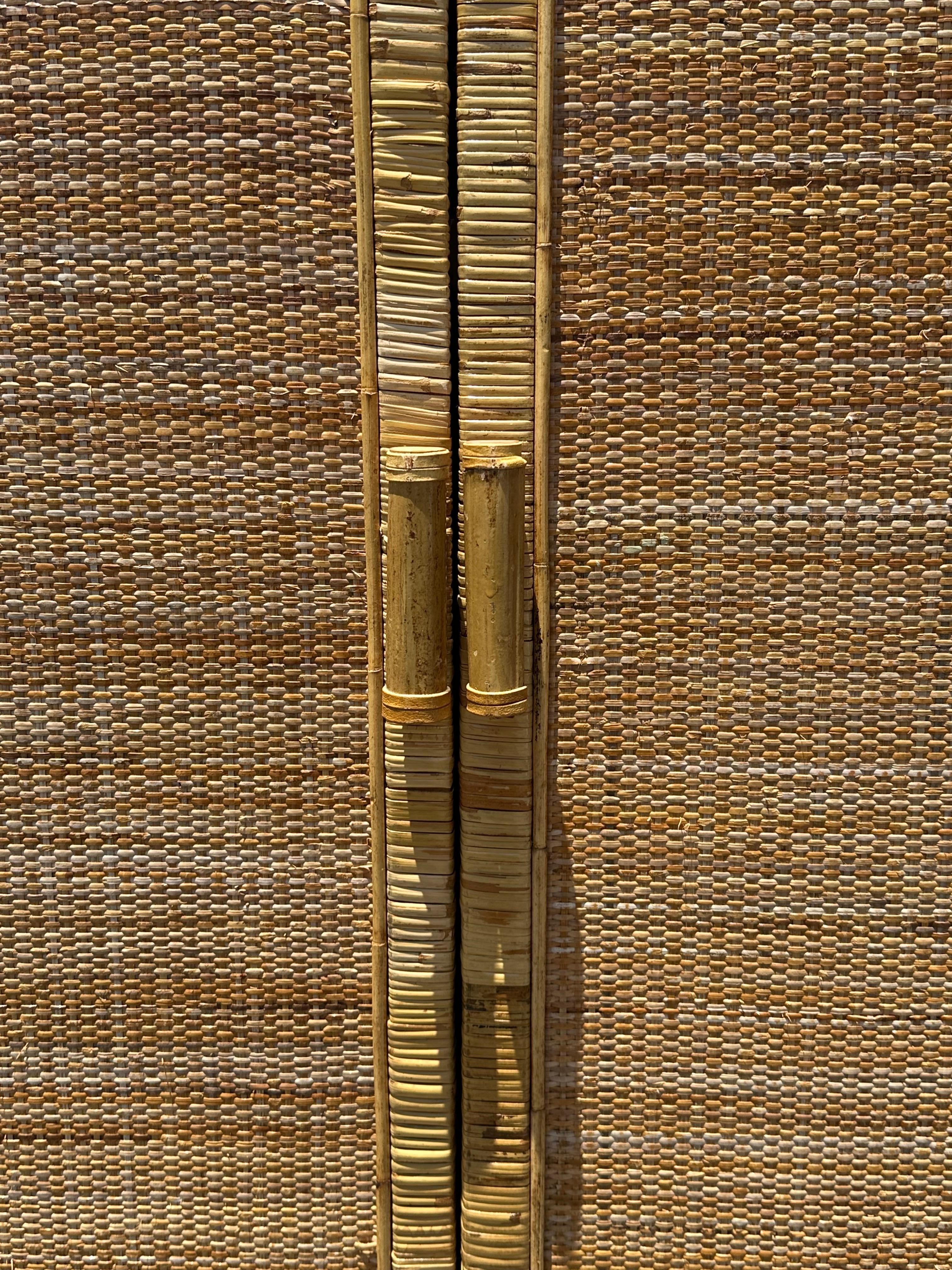 Armoire in rattan intrecciato degli anni '70, armadio guardaroba, mobile contenitore in vendita 4