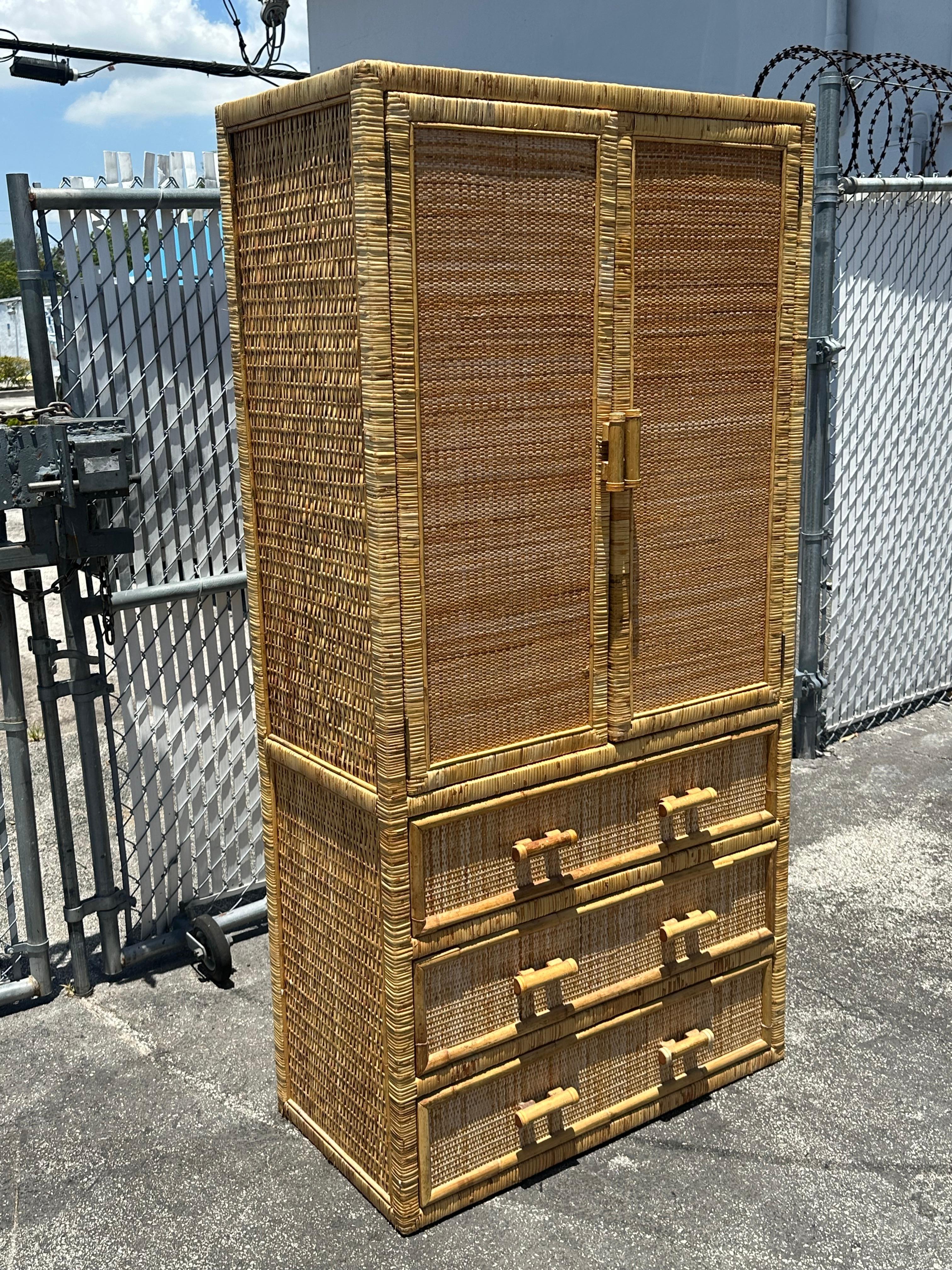 Bohémien Armoire in rattan intrecciato degli anni '70, armadio guardaroba, mobile contenitore in vendita