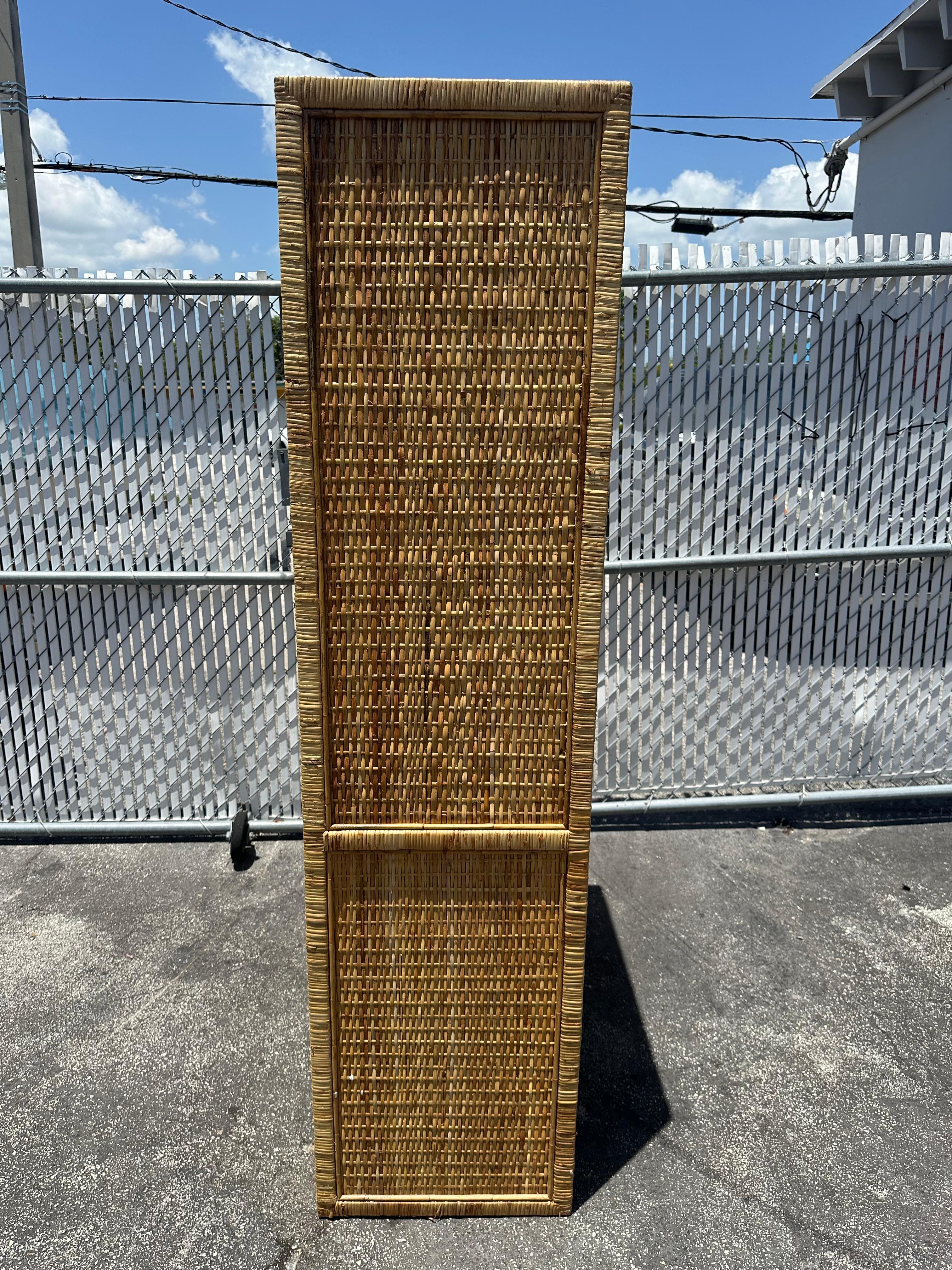 Armoire in rattan intrecciato degli anni '70, armadio guardaroba, mobile contenitore in vendita 1
