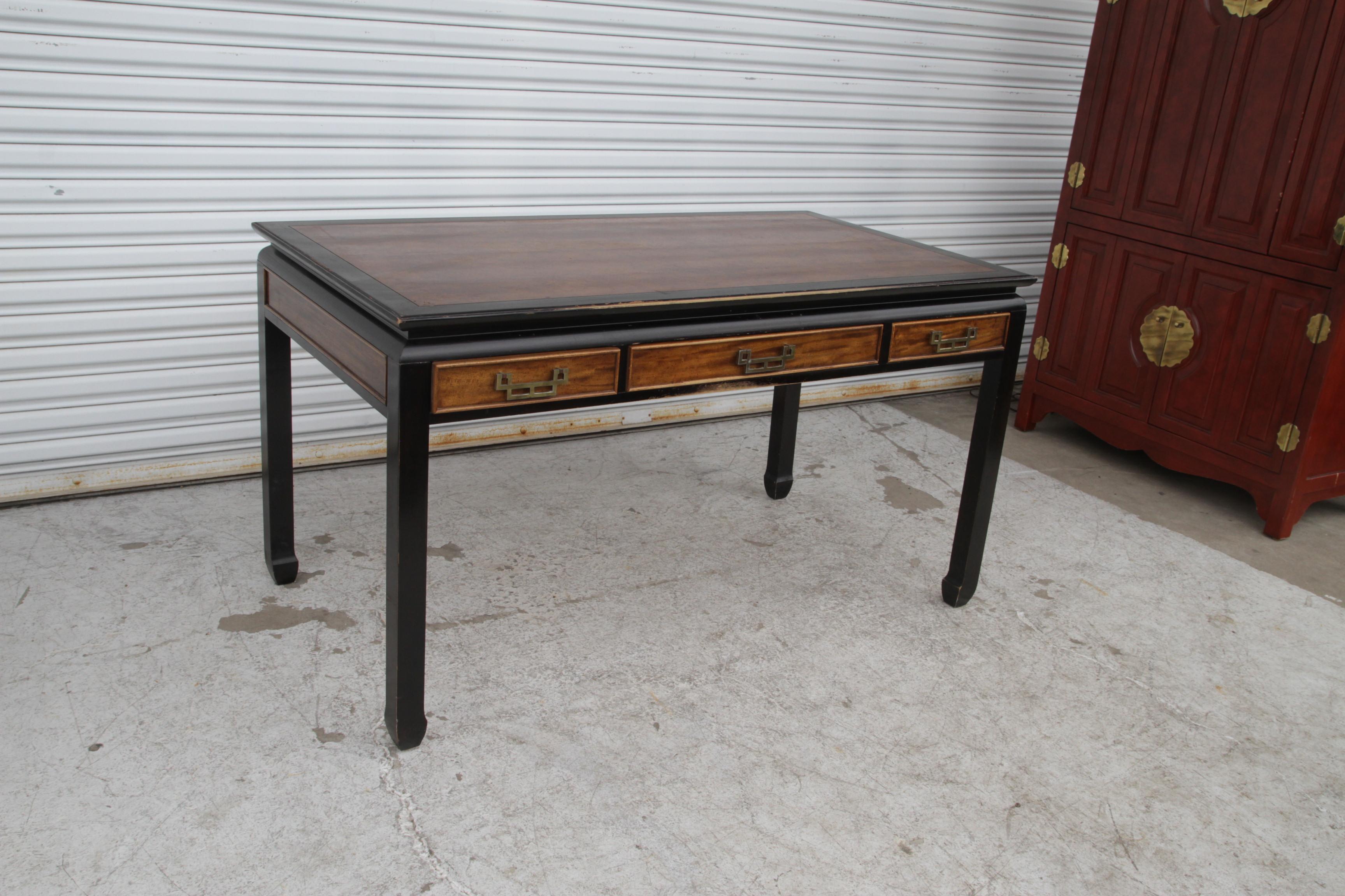 Cineserie Scrivania anni '70 della Collection'S Chin Hua di Century Furniture in vendita