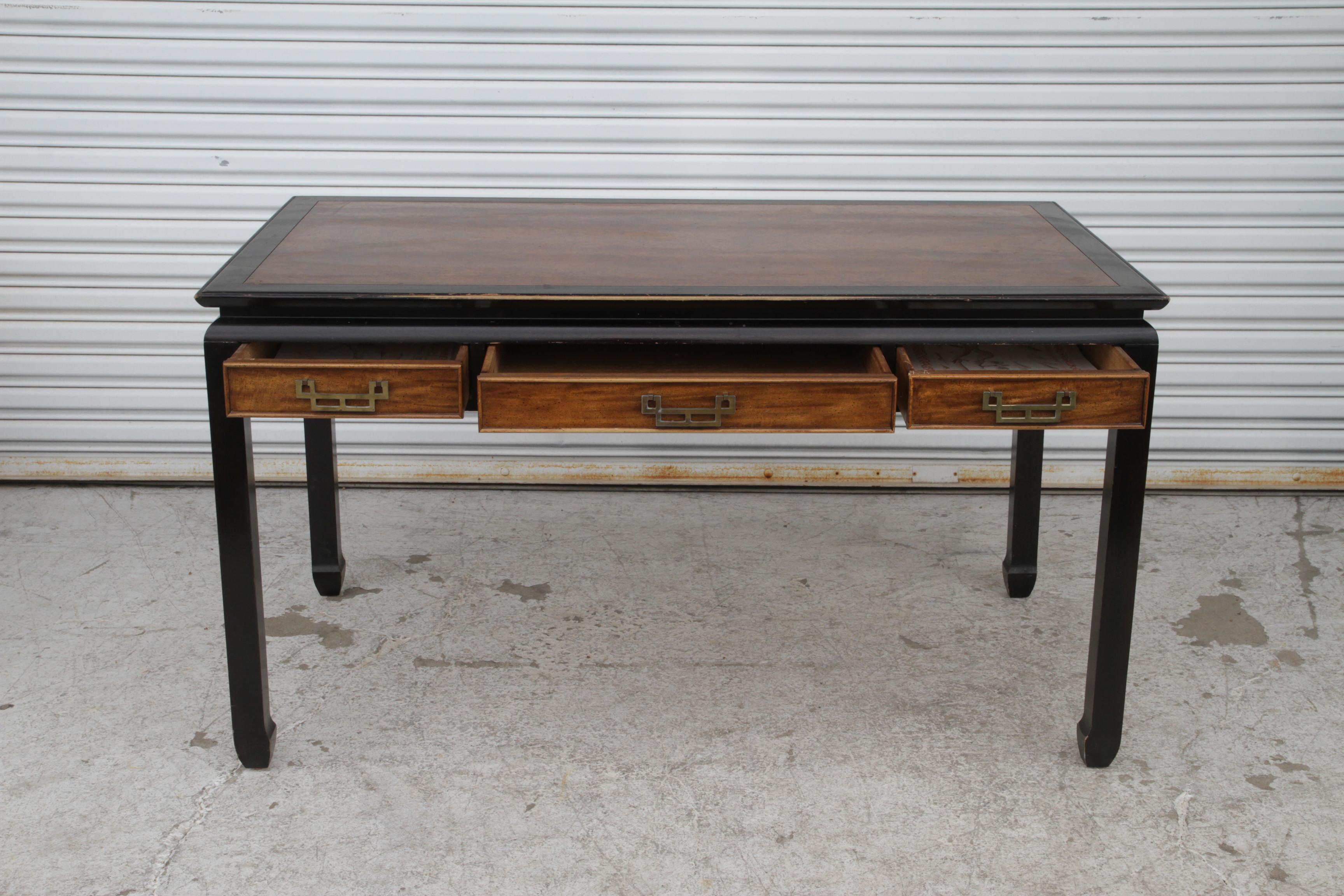 Americano Scrivania anni '70 della Collection'S Chin Hua di Century Furniture in vendita