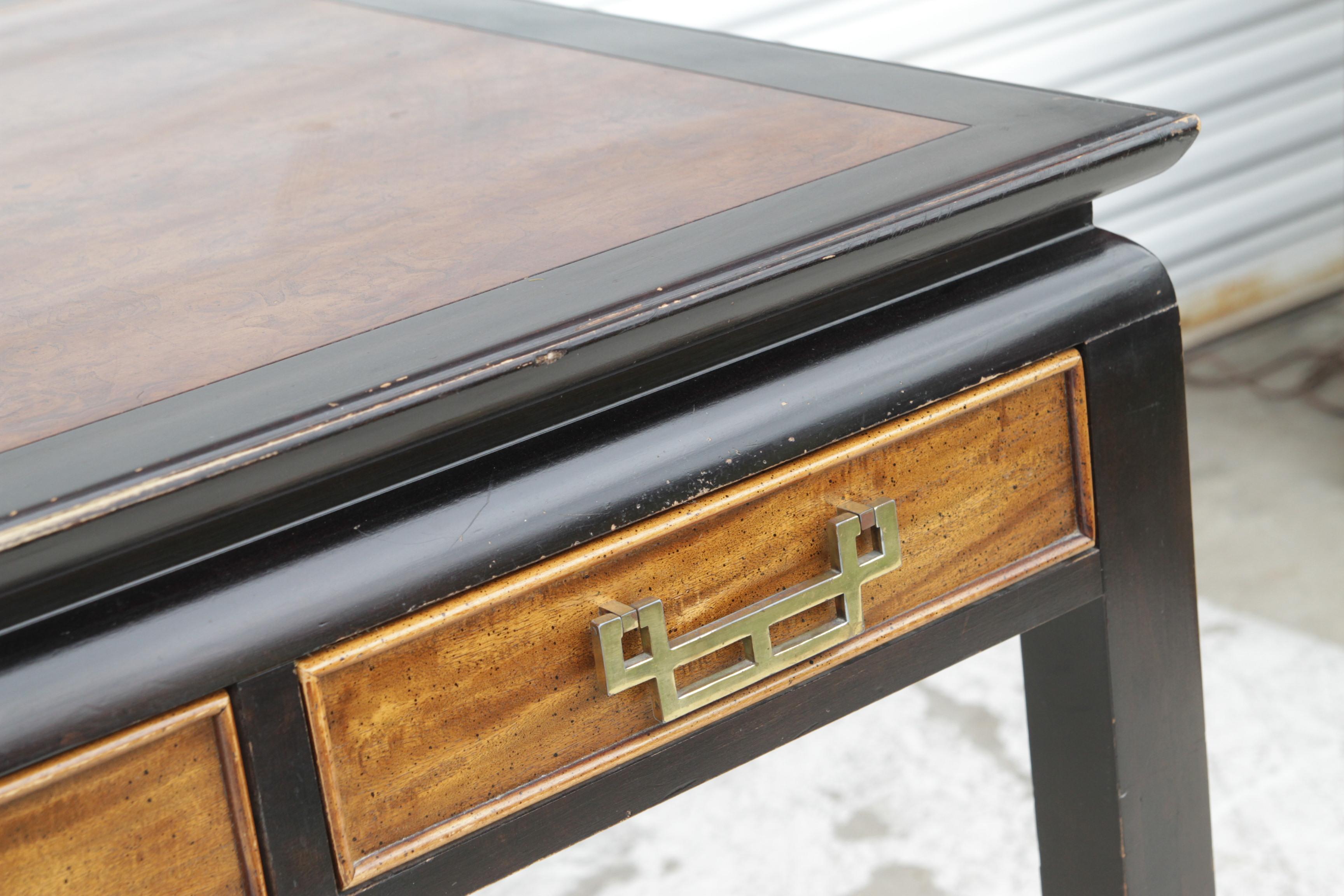 Fine XX secolo Scrivania anni '70 della Collection'S Chin Hua di Century Furniture in vendita
