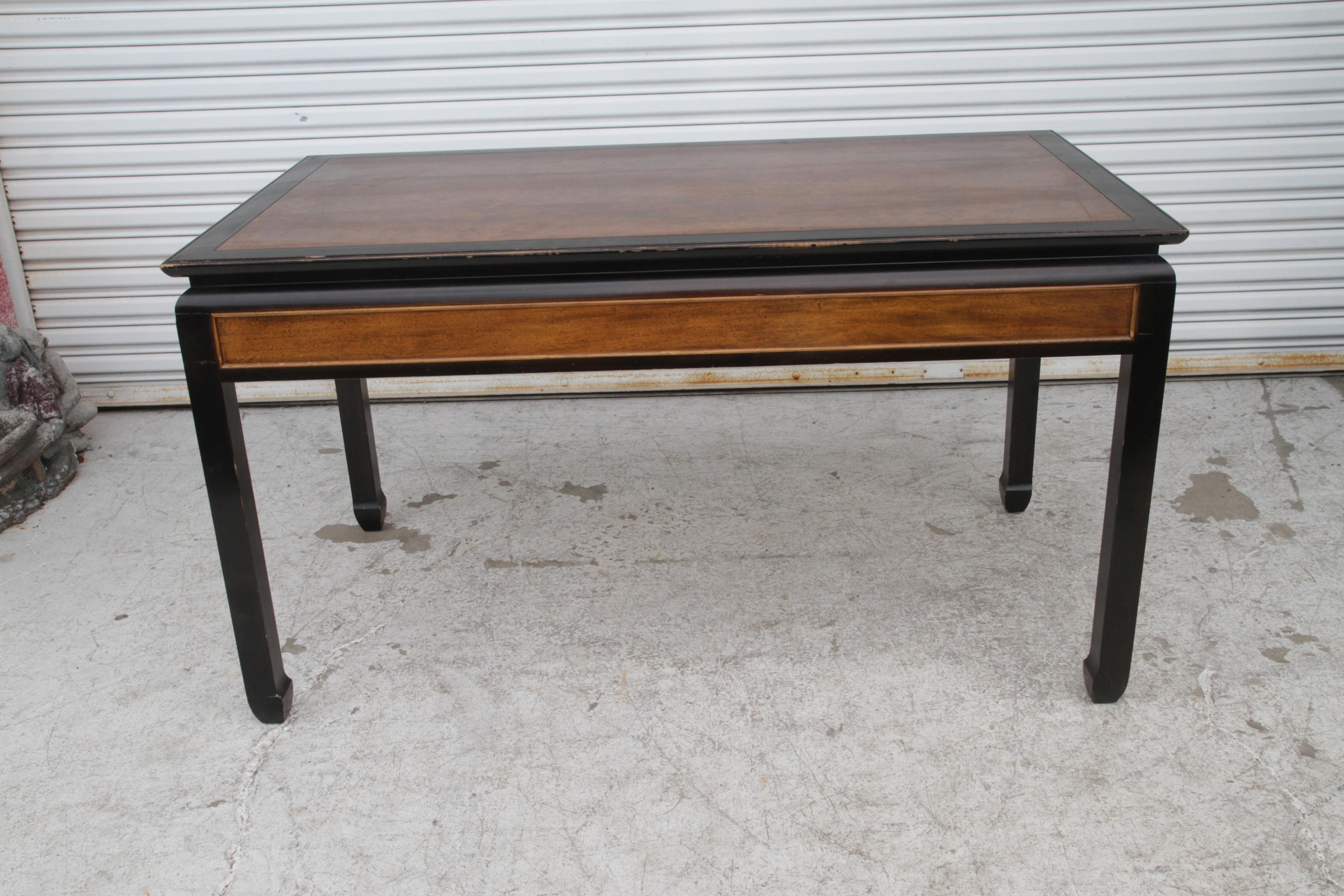 Lacca Scrivania anni '70 della Collection'S Chin Hua di Century Furniture in vendita
