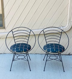 Paire de chaises Atomic Hoop en fer forgé noir des années 1970