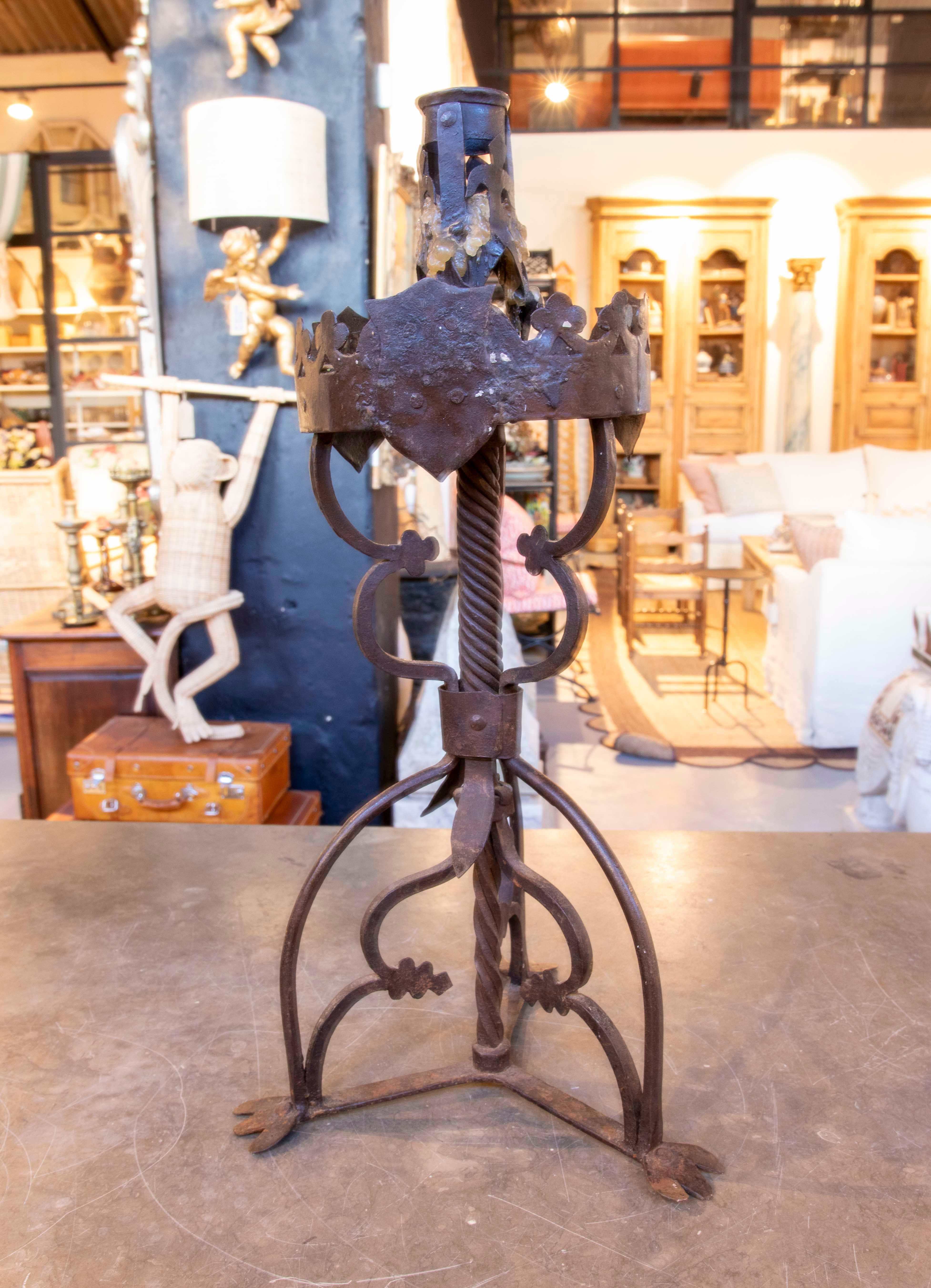 Candeliere in ferro battuto degli anni '70 con design medievale In condizioni buone in vendita a Marbella, ES