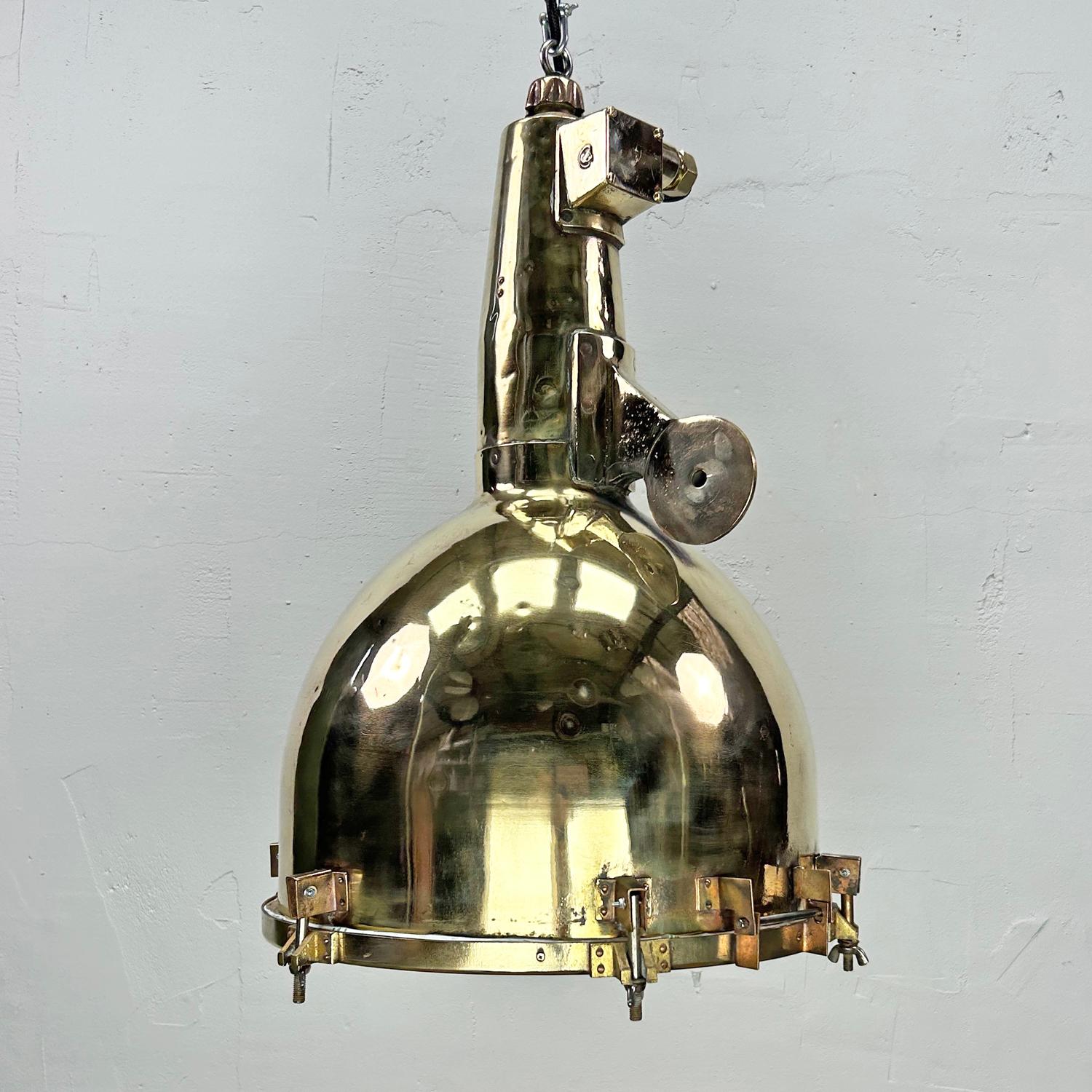 1970's XL Japanese Brass Marine Nautical Searchlight Pendant Ceiling Lamp In Good Condition For Sale In Leicester, Leicestershire