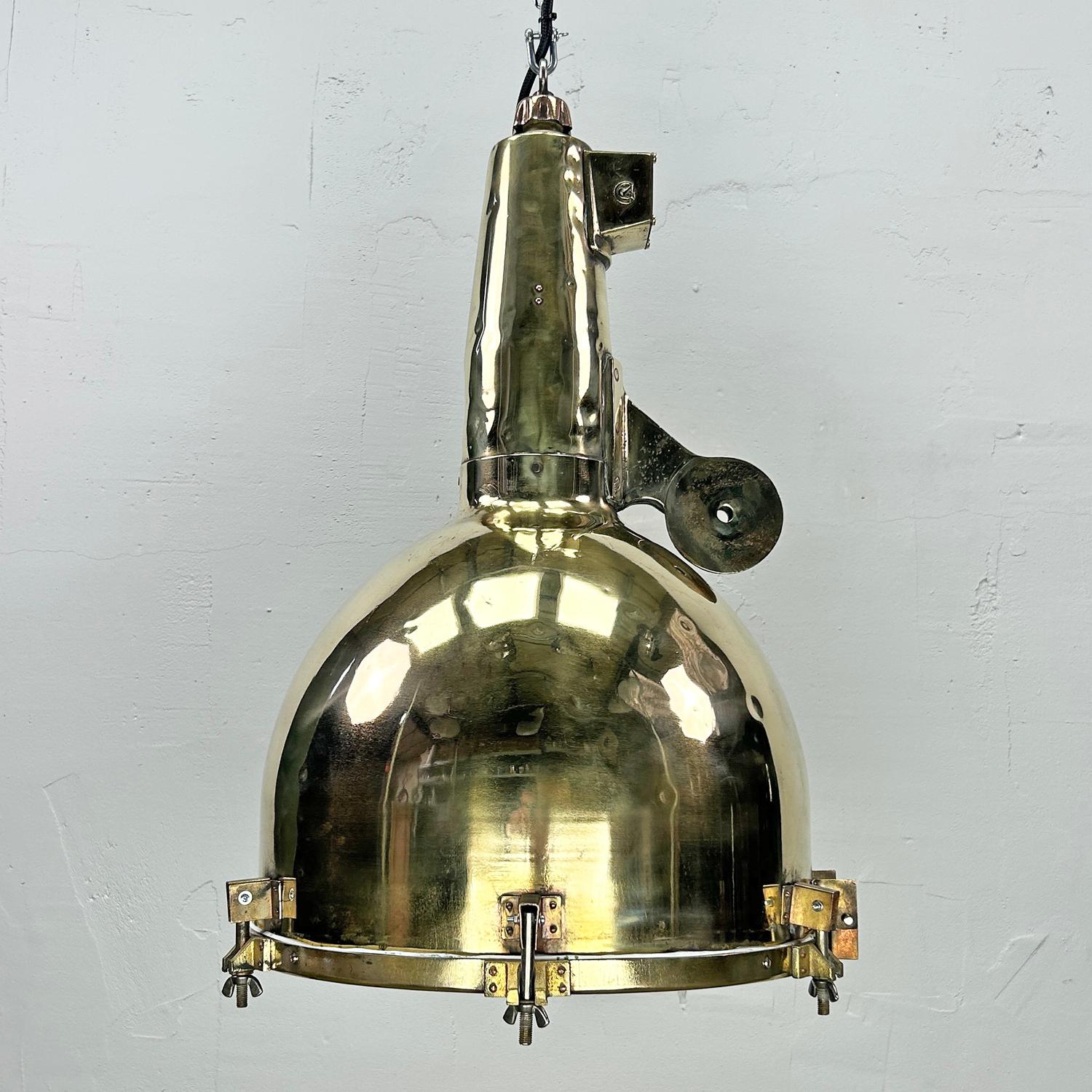 1970's XL Japanisch Messing Marine Nautische Suchscheinwerfer Pendelleuchte Deckenleuchte im Angebot 2