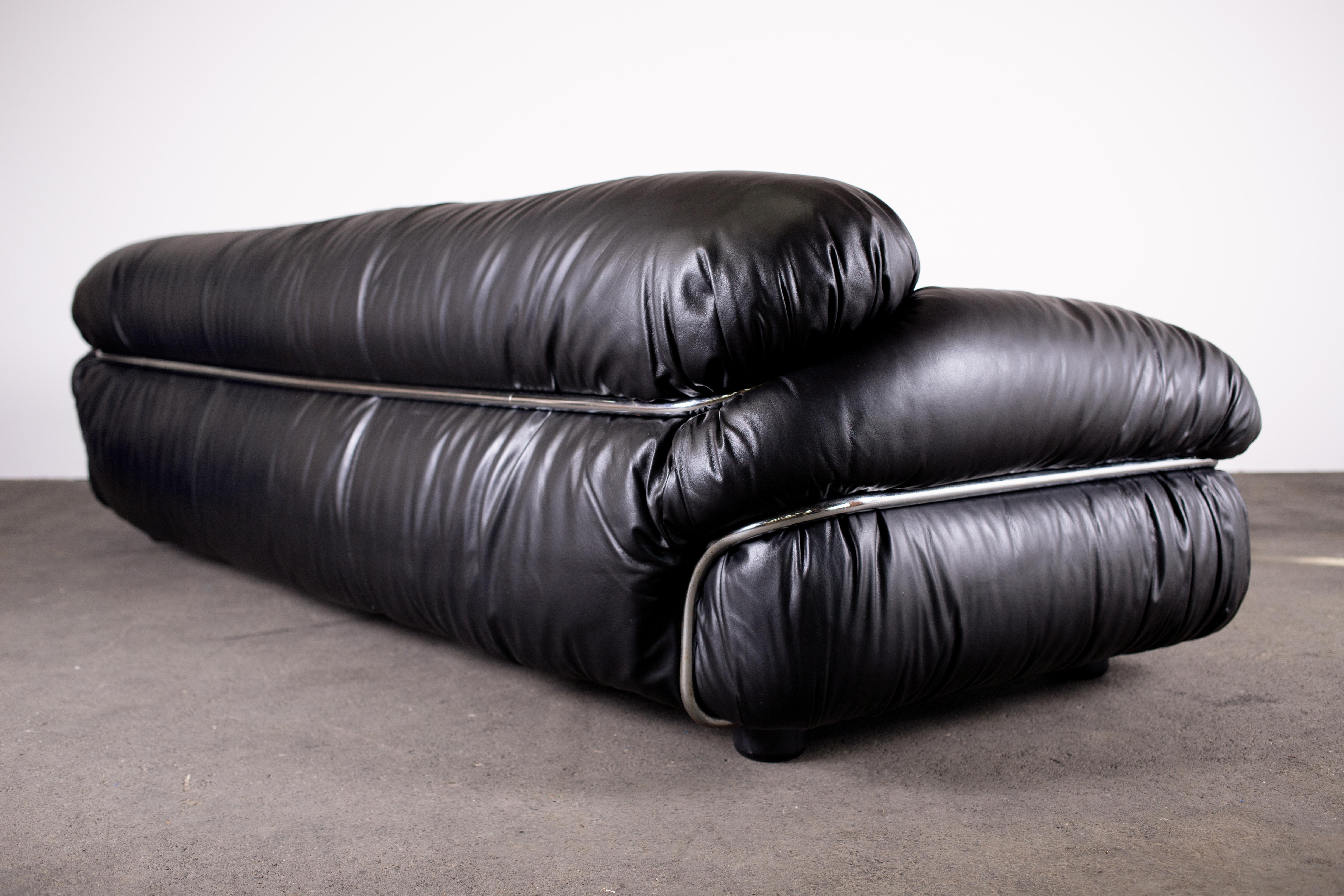 1970s XL Sesann Sofa by Gianfranco Frattini for Cassina in Black Leather In Good Condition In Grand Cayman, KY