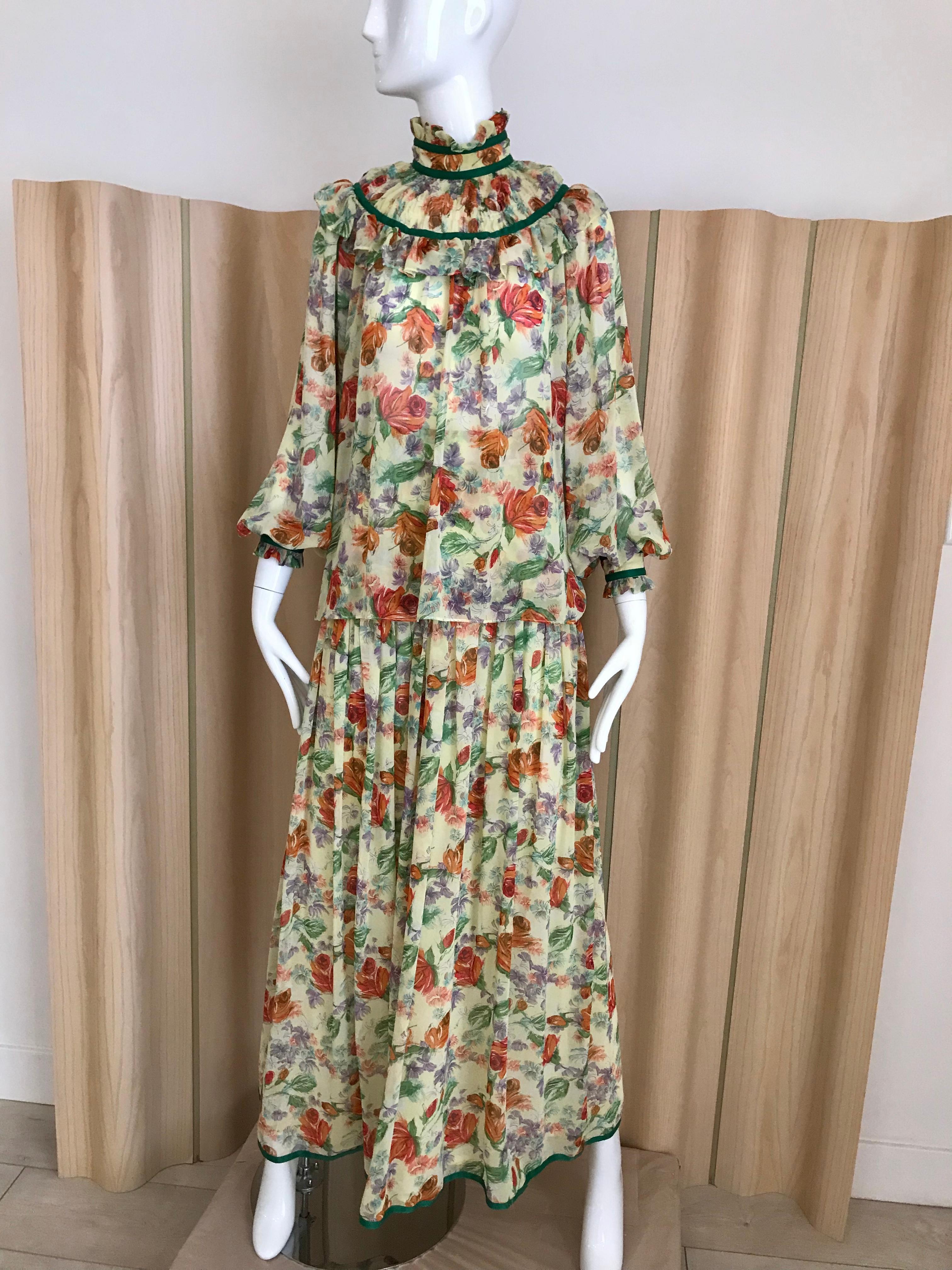 Beautiful 70s crepe multi color floral print long sleeve blouse with maxi skirt set.
Blouse fit size 6-8 
Skirt waist is 26 inches. 