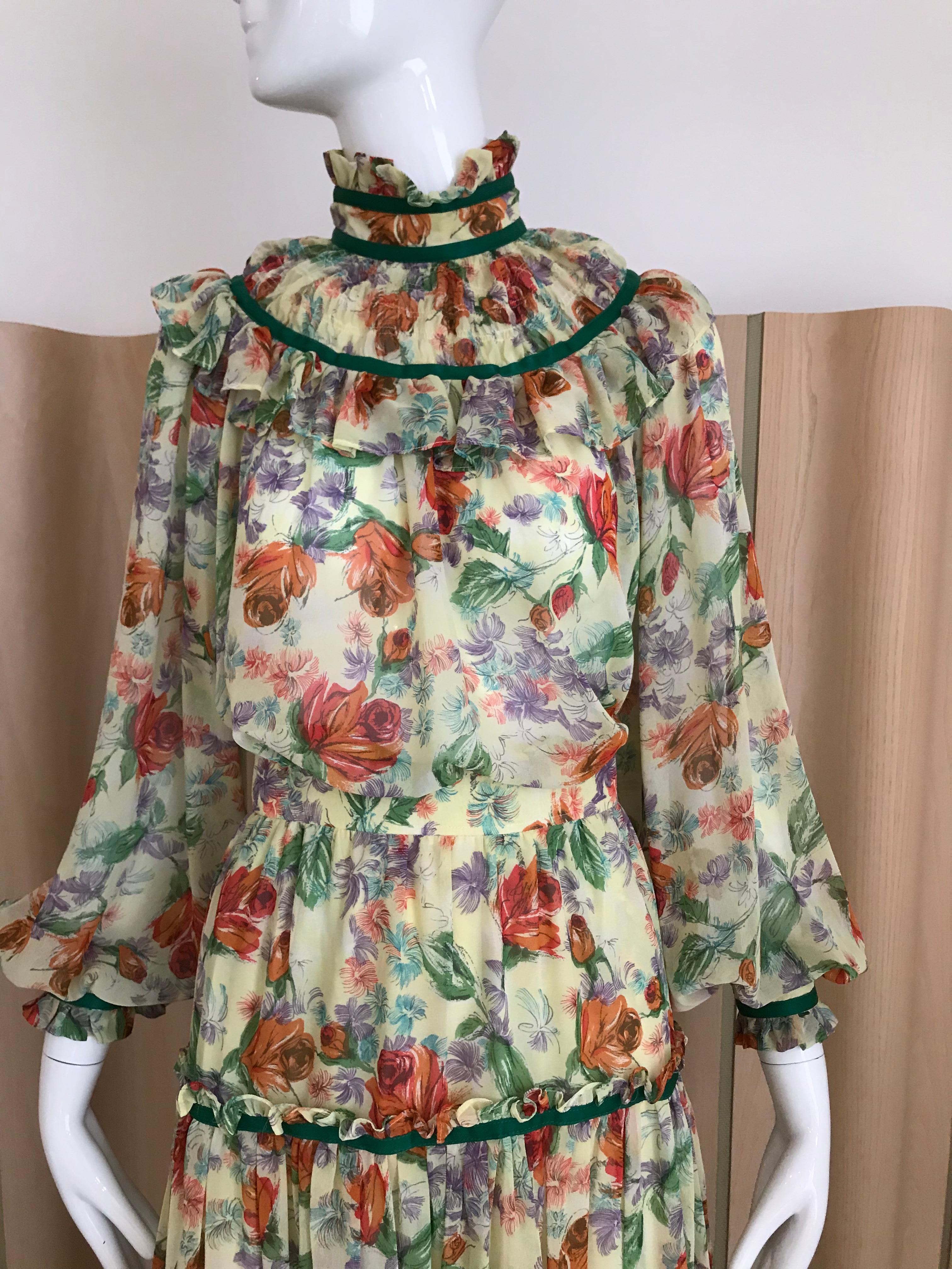  1970s Yellow and Green Floral Print Blouse and Skirt Set  In Excellent Condition In Beverly Hills, CA