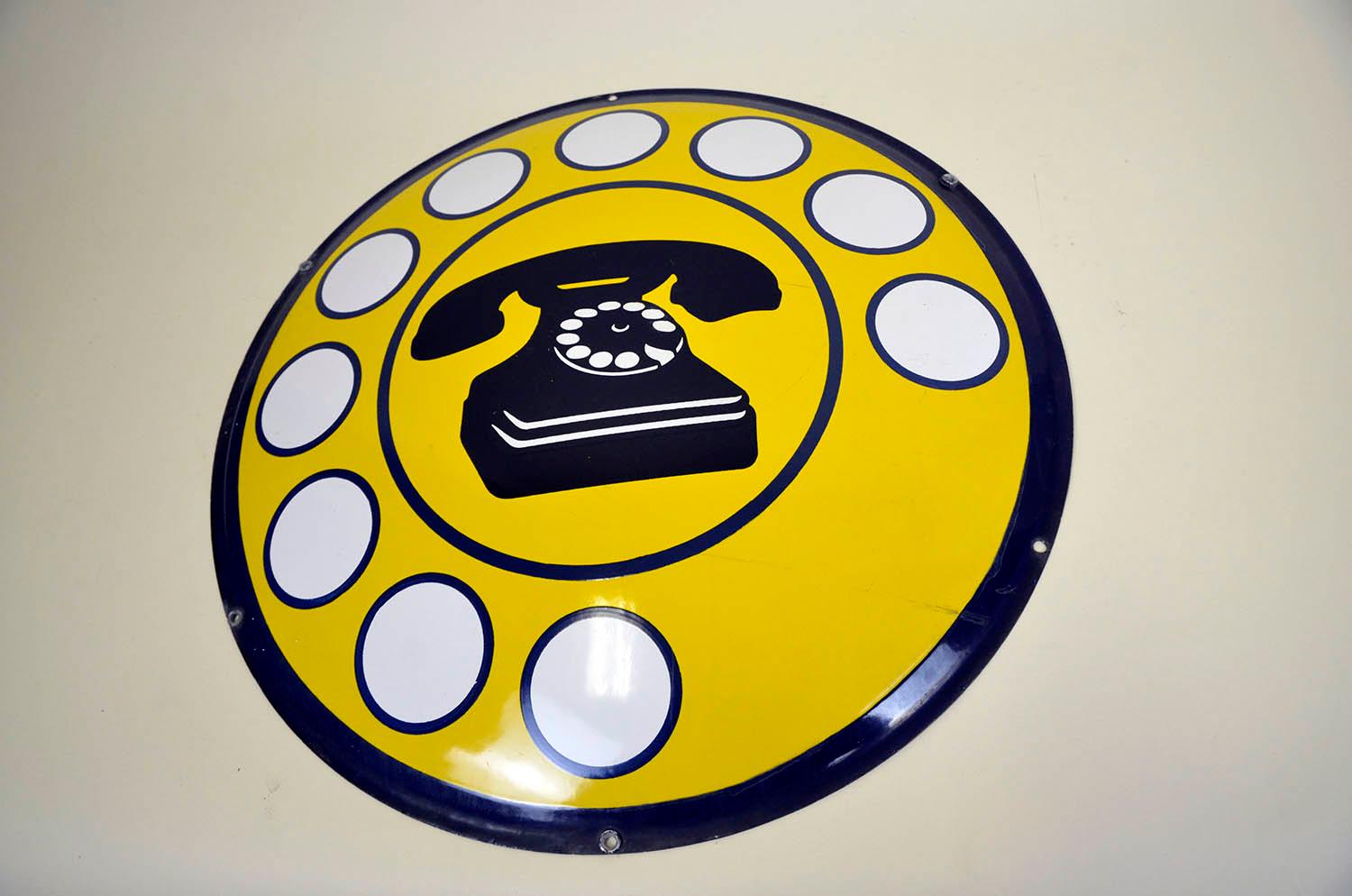 Late 20th Century 1970s Yellow Curved Enamel Metal Vintage Italian Telephone Sign, Sip